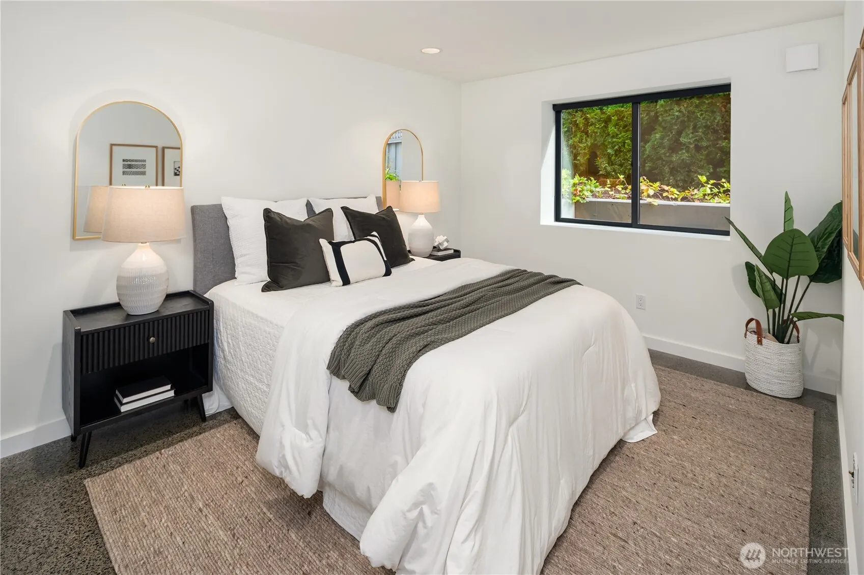 13031 Holmes Point Drive NE, Kirkland, WA 98034