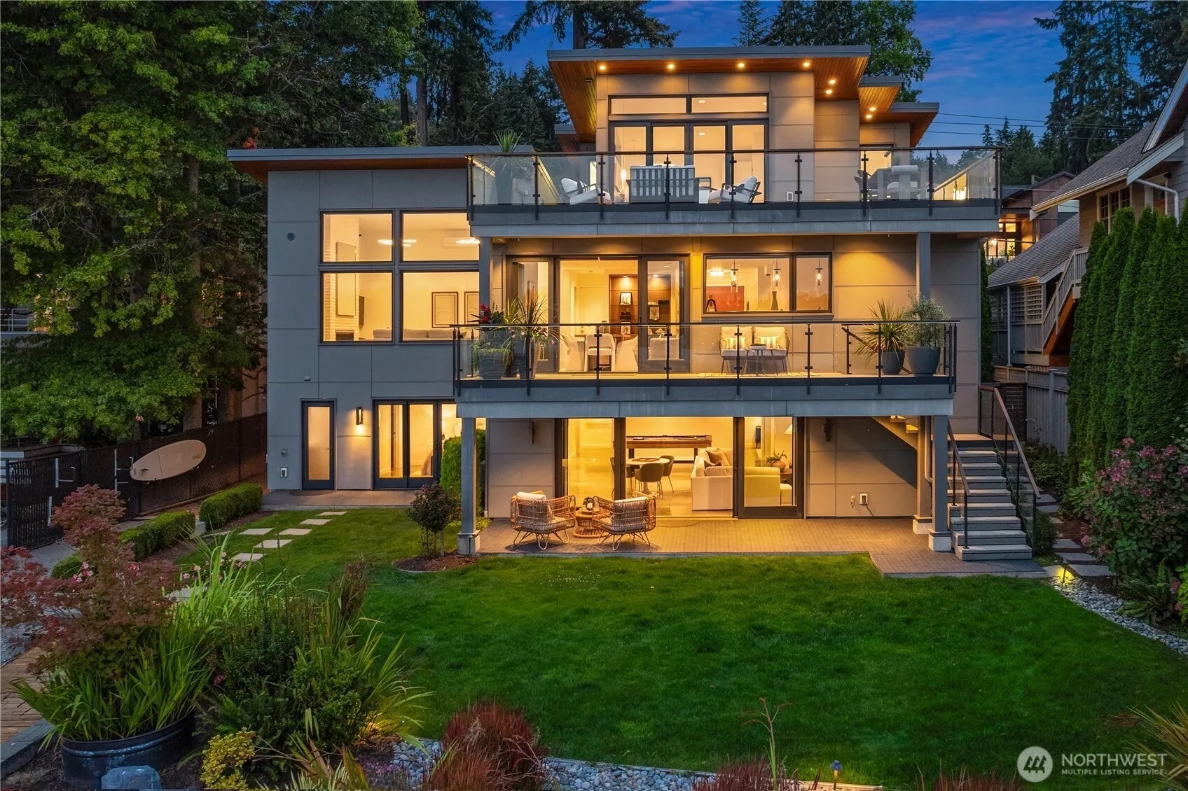 13031 Holmes Point Drive NE, Kirkland, WA 98034