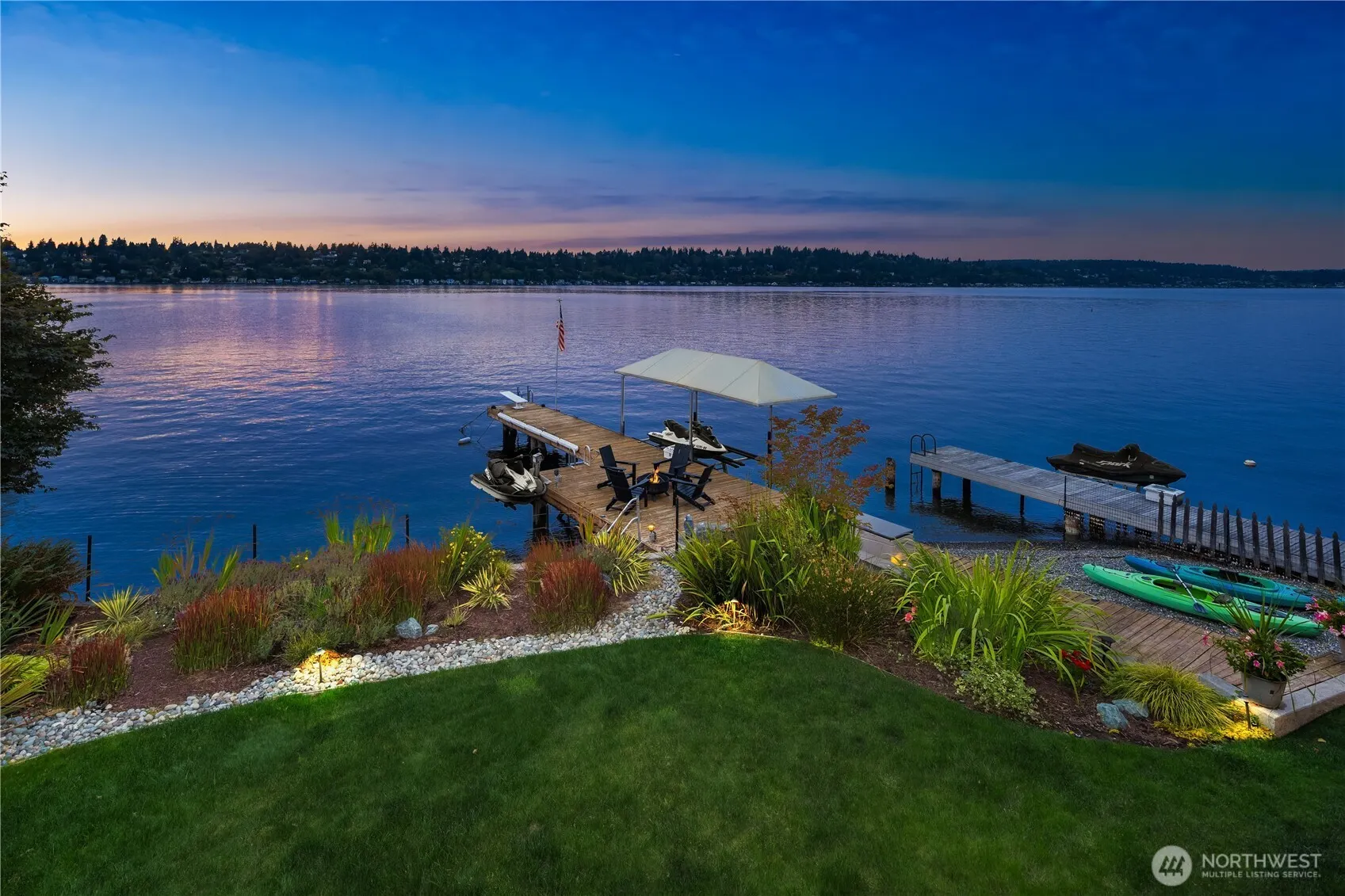 13031 Holmes Point Drive NE, Kirkland, WA 98034