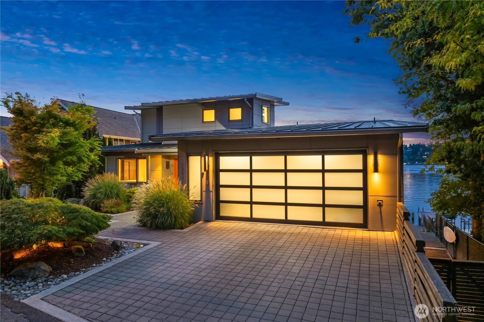 13031 Holmes Point Drive NE, Kirkland, WA 98034