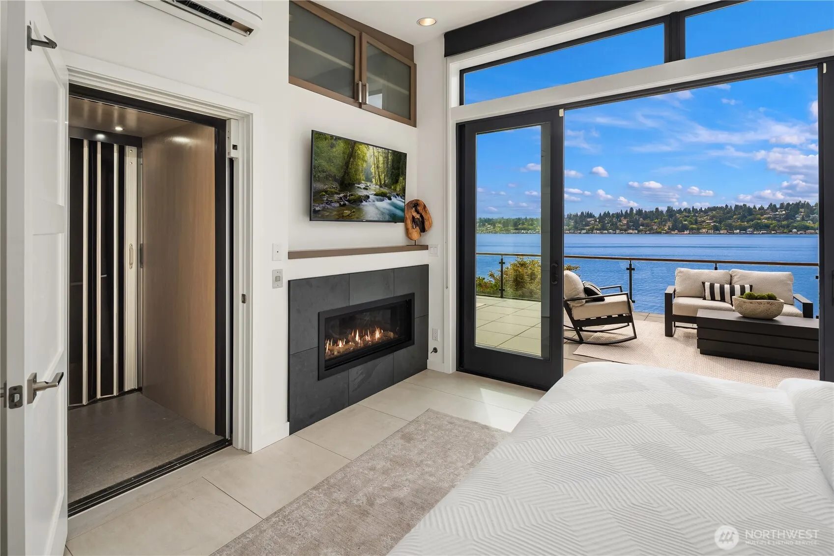 13031 Holmes Point Drive NE, Kirkland, WA 98034