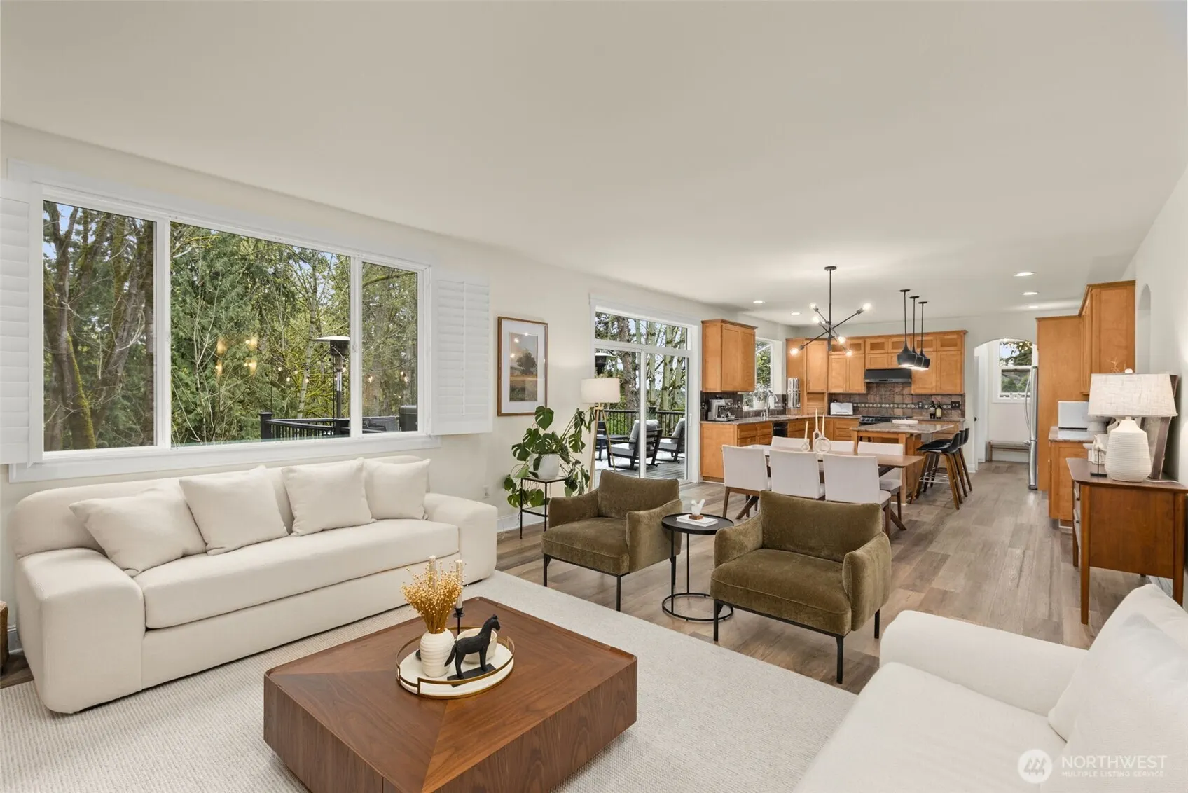 15820 104th Avenue NE, Bothell, WA 98011