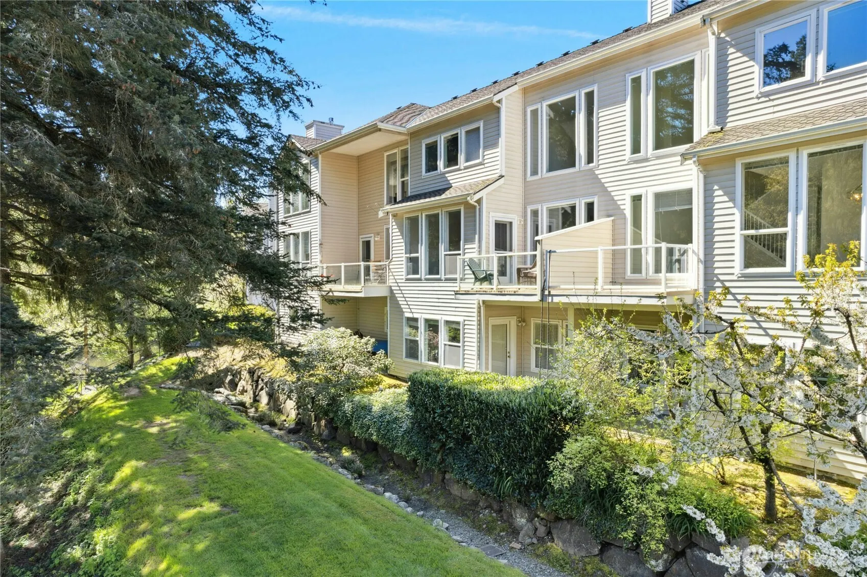 9821 NE Riverbend Drive #C 102, Bothell, WA 98011