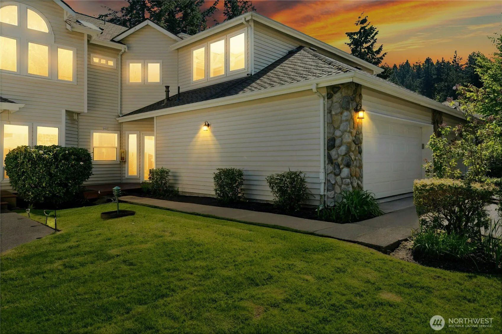 9821 NE Riverbend Drive #C 102, Bothell, WA 98011
