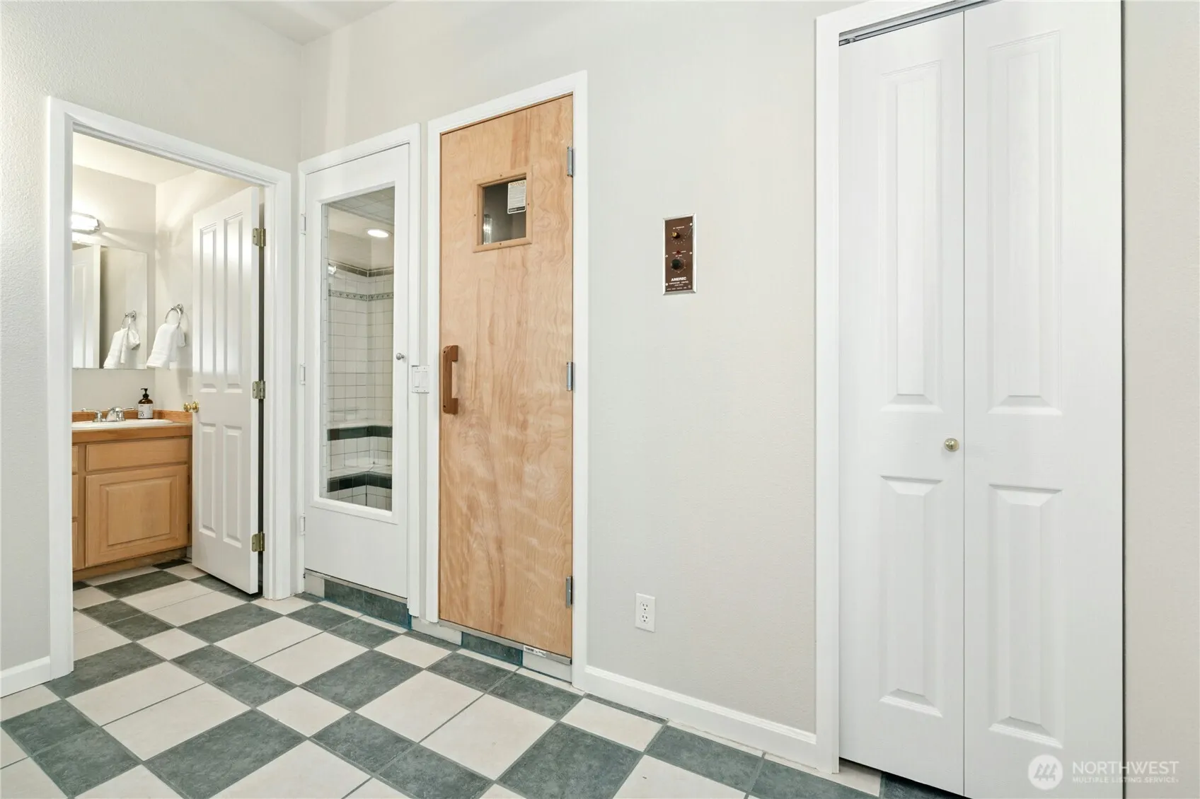 9821 NE Riverbend Drive #C 102, Bothell, WA 98011