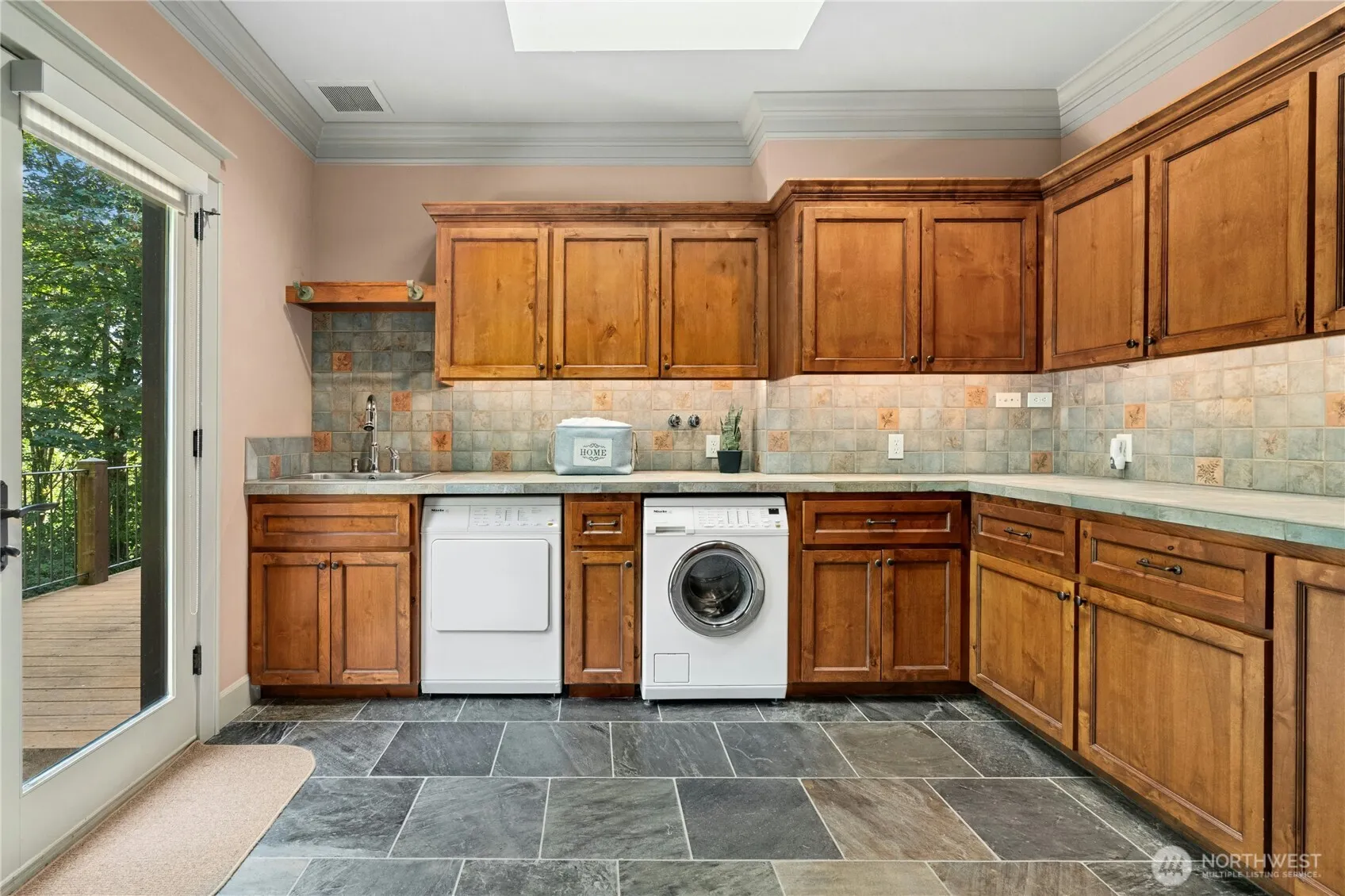 21241 SE 40th Street , Sammamish, WA 98075-5238