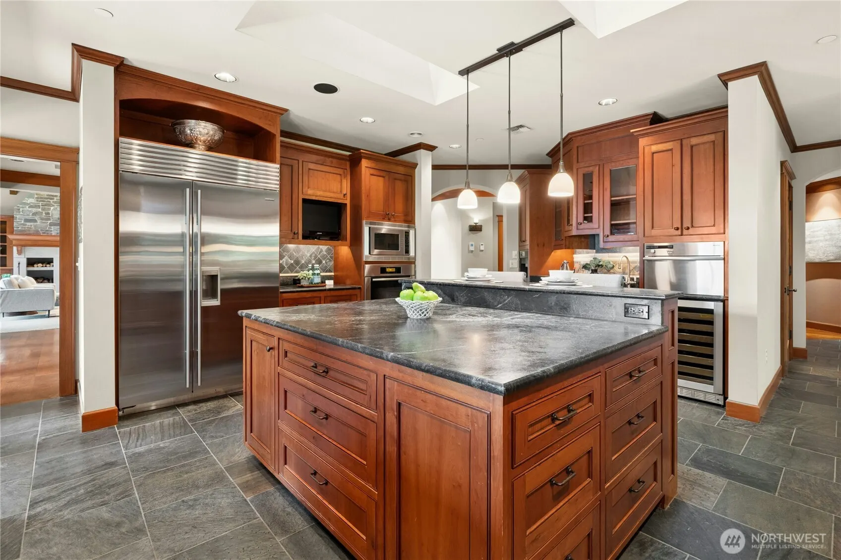 21241 SE 40th Street , Sammamish, WA 98075-5238