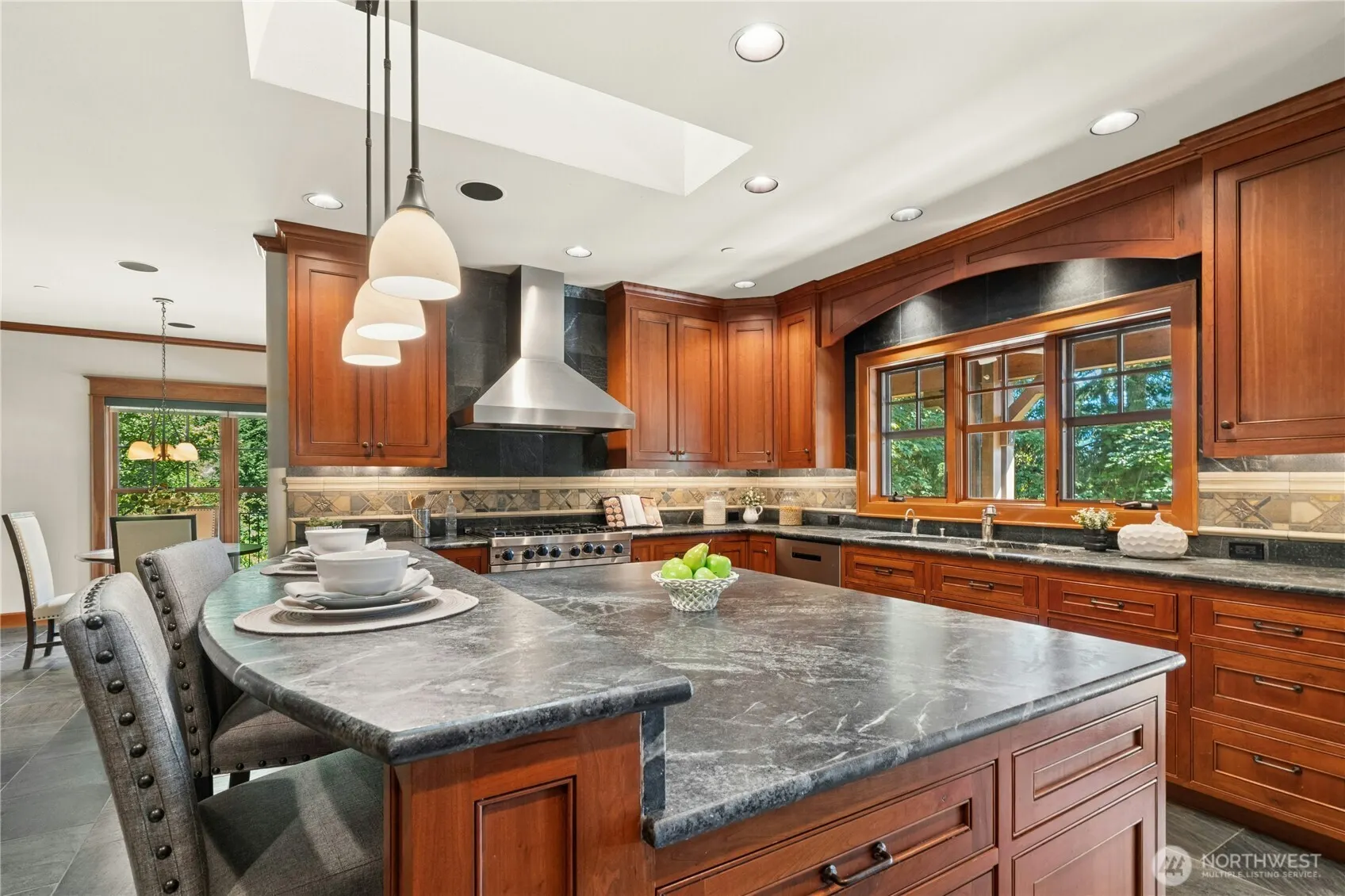 21241 SE 40th Street , Sammamish, WA 98075-5238