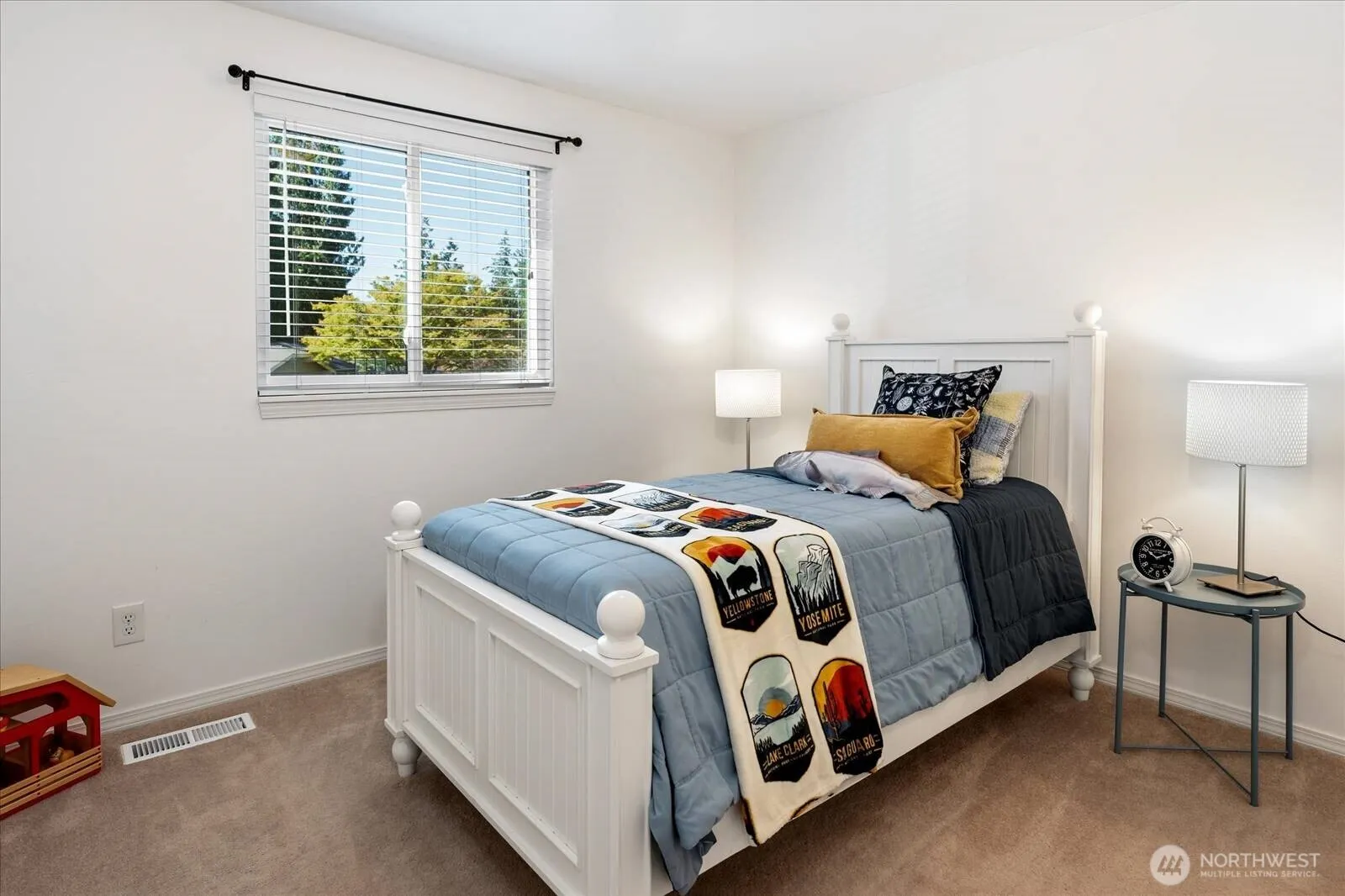 22414 NE 12th Court , Sammamish, WA 98074-6817