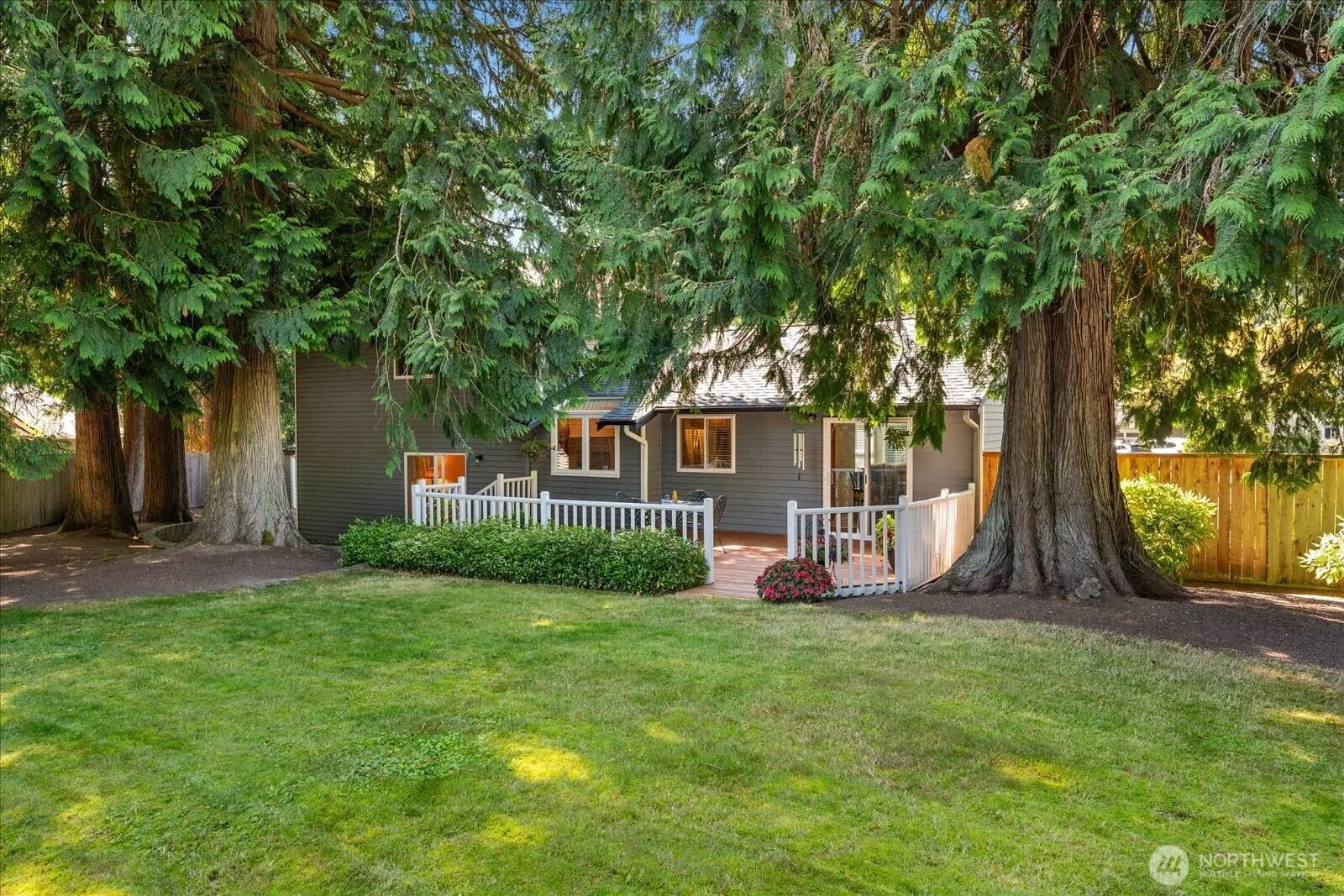 22414 NE 12th Court , Sammamish, WA 98074-6817