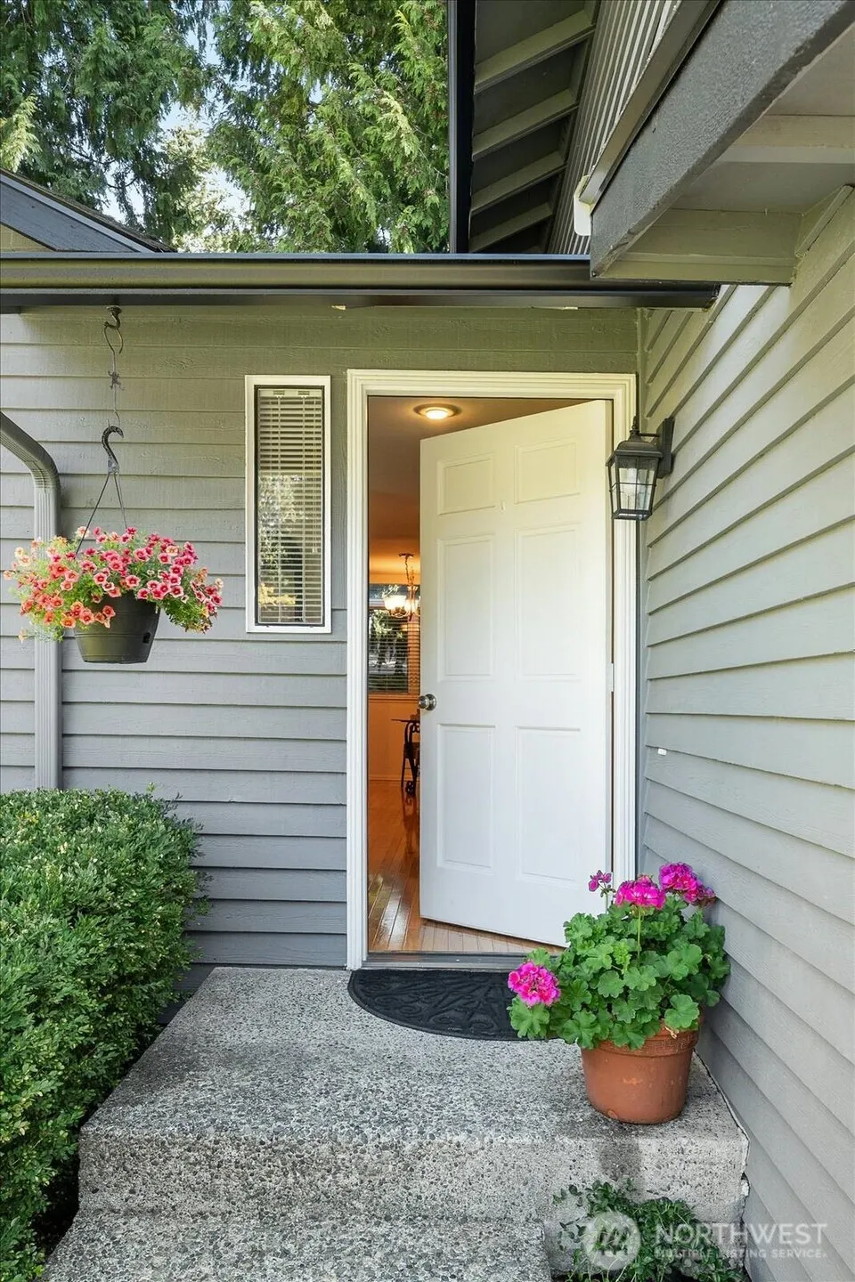 22414 NE 12th Court , Sammamish, WA 98074-6817