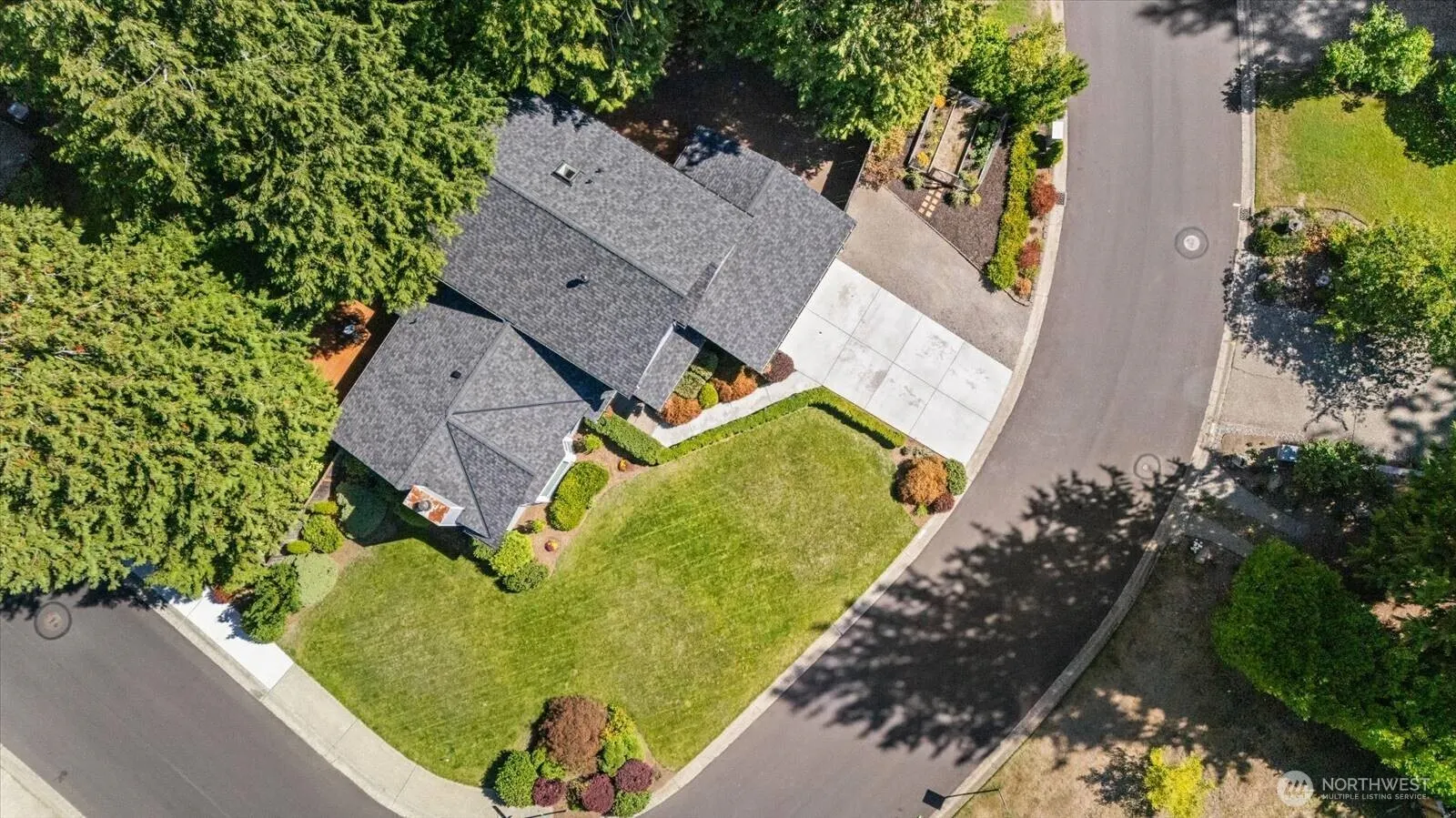 22414 NE 12th Court , Sammamish, WA 98074-6817