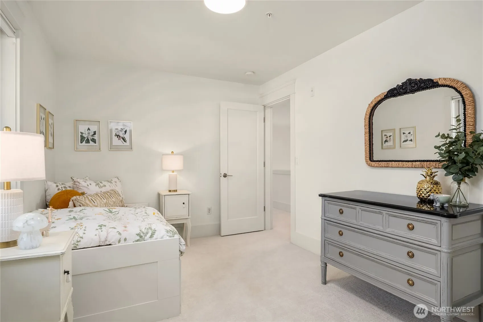 9801 NE 4th Street #D, Bellevue, WA 98004-5411