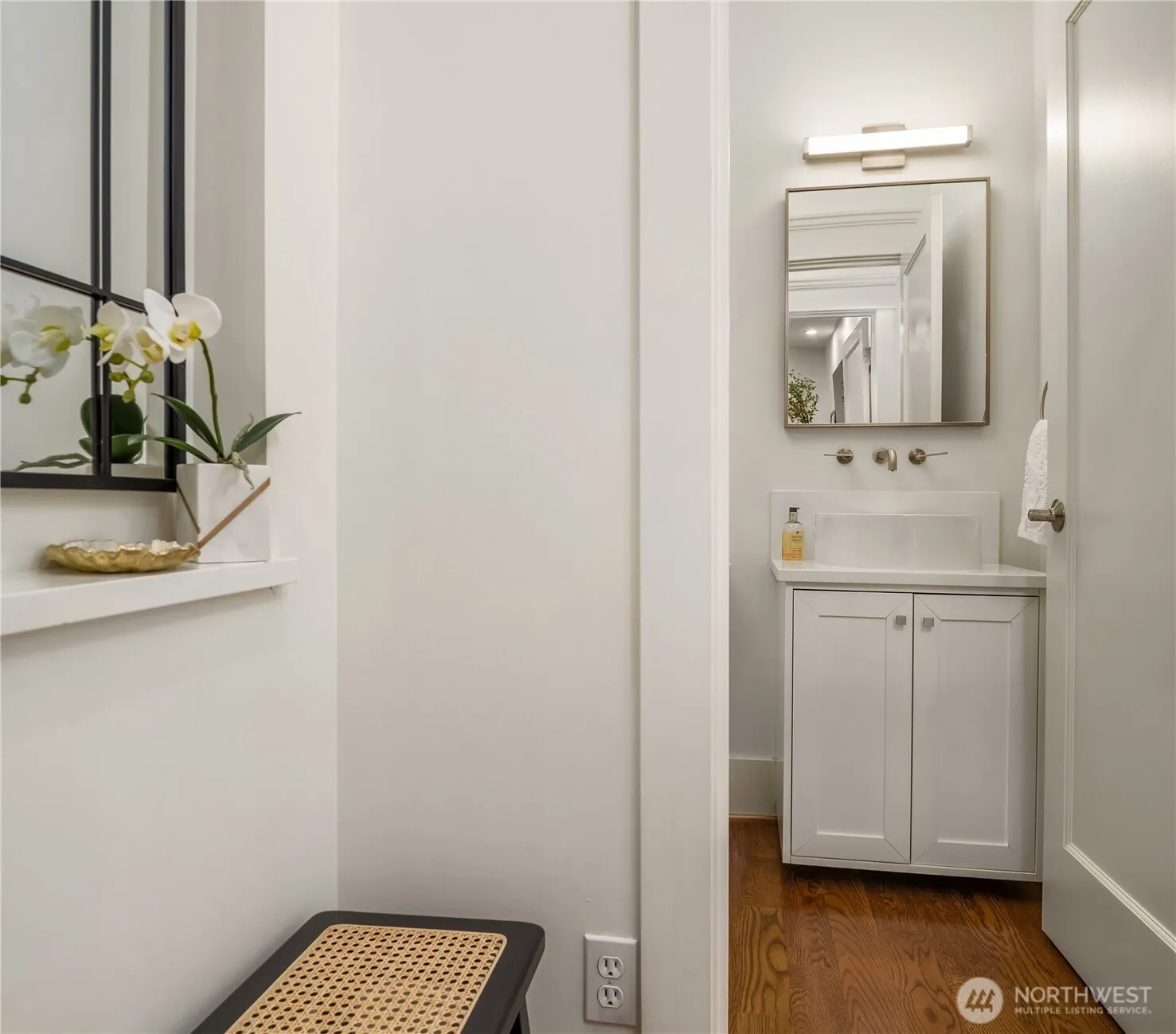 9801 NE 4th Street #D, Bellevue, WA 98004-5411