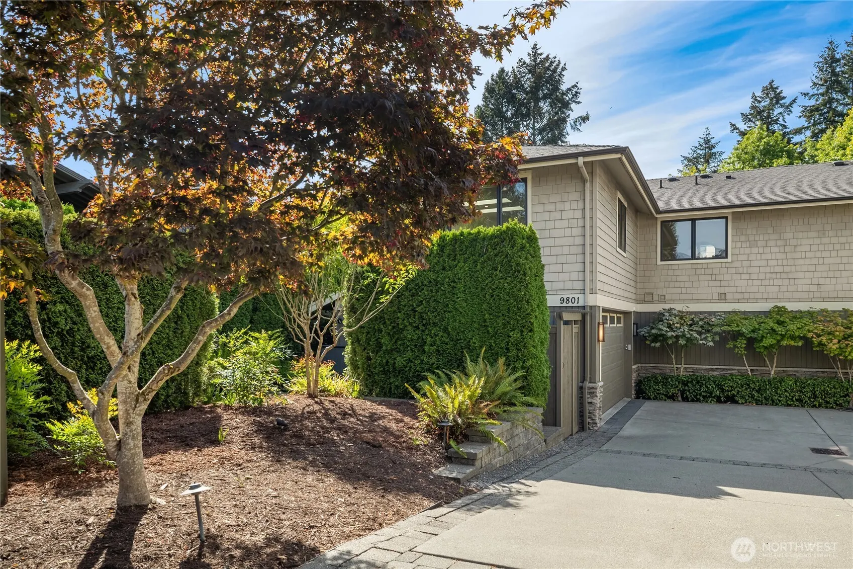 9801 NE 4th Street #D, Bellevue, WA 98004-5411
