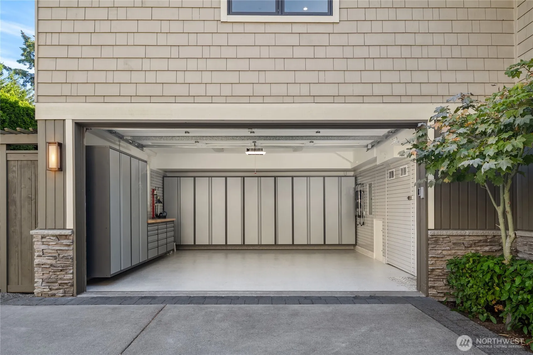 9801 NE 4th Street #D, Bellevue, WA 98004-5411