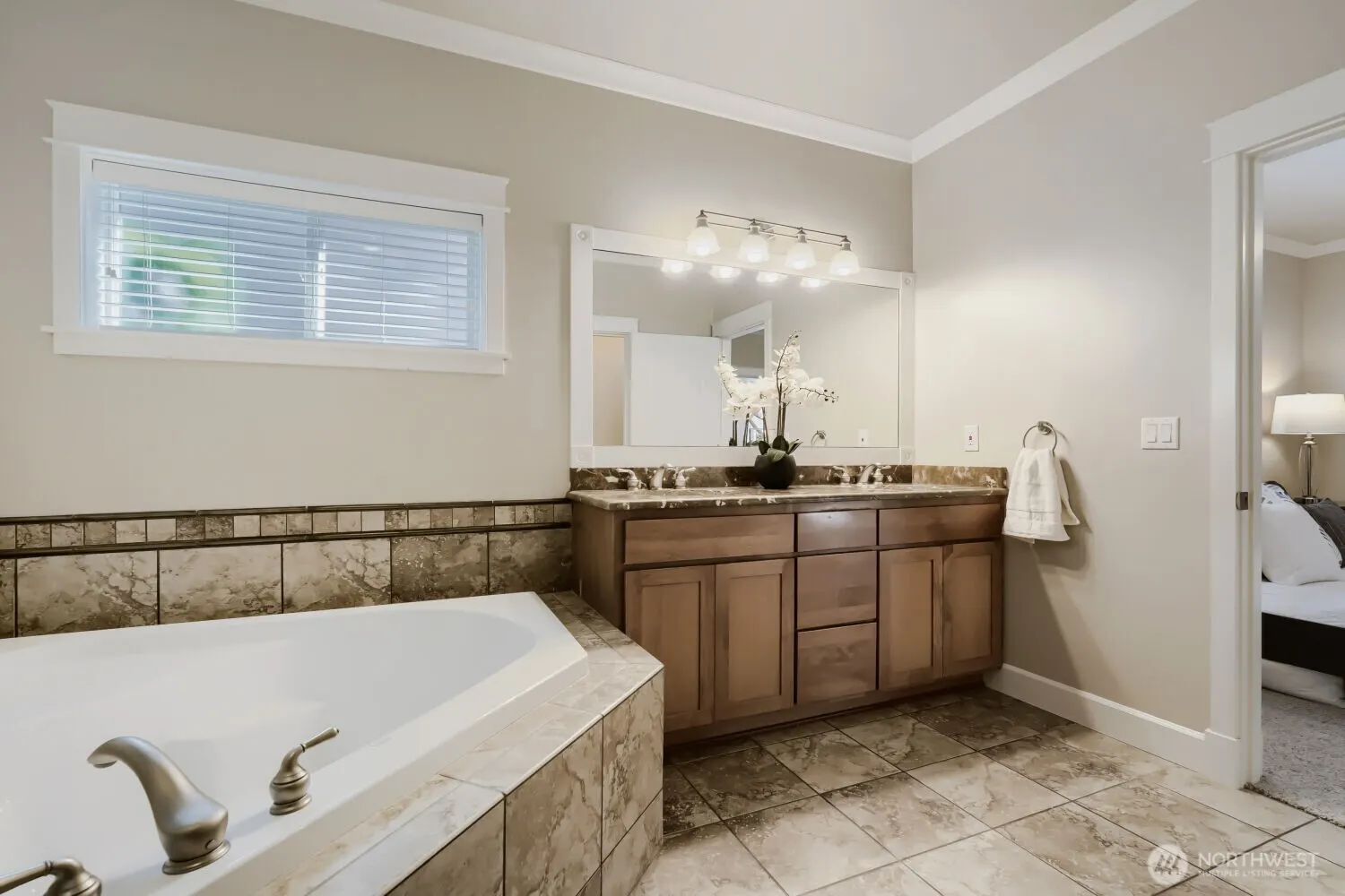 2136 NE Noble Street , Issaquah, WA 98029