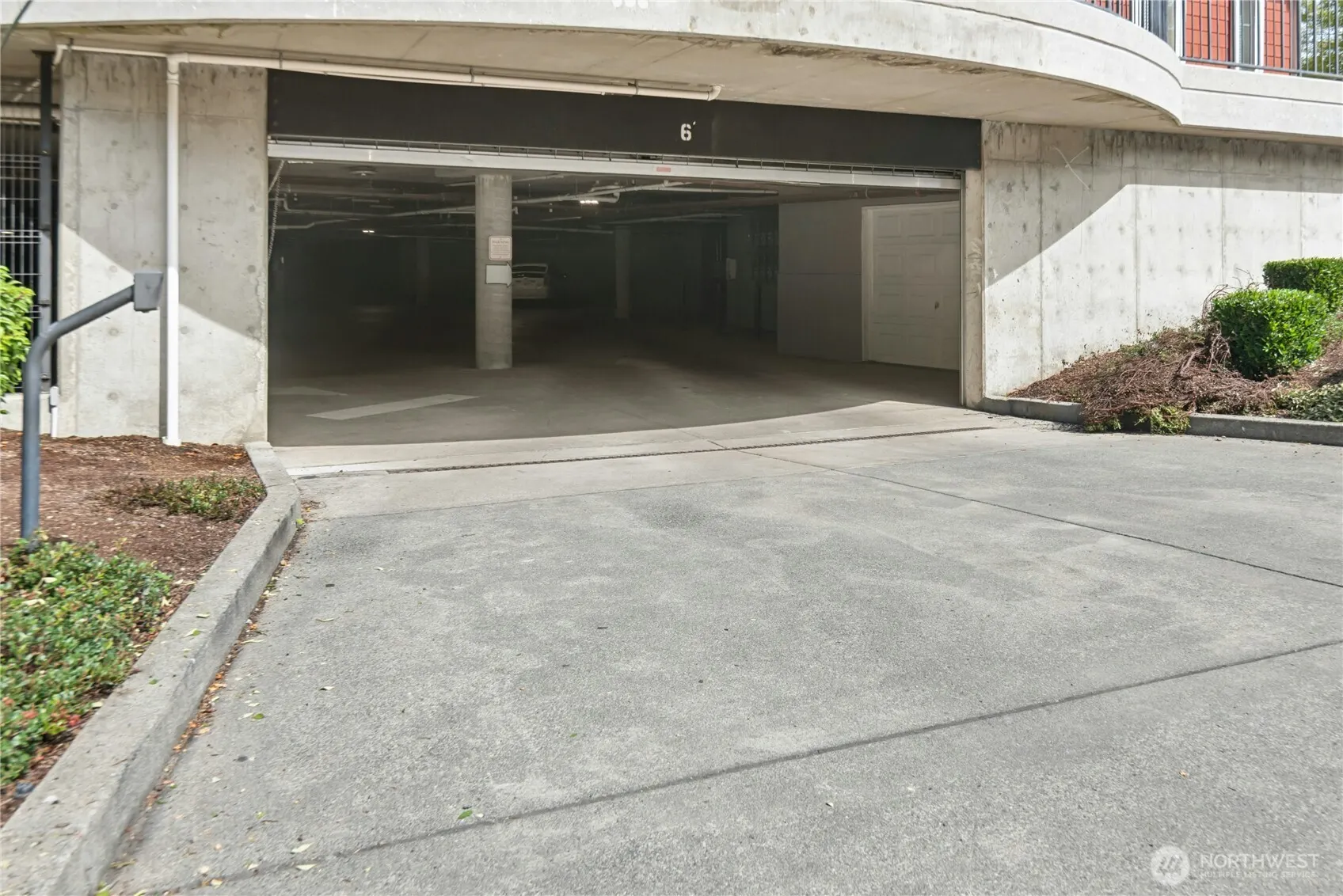 517 225th Lane NE #E202, Sammamish, WA 98074