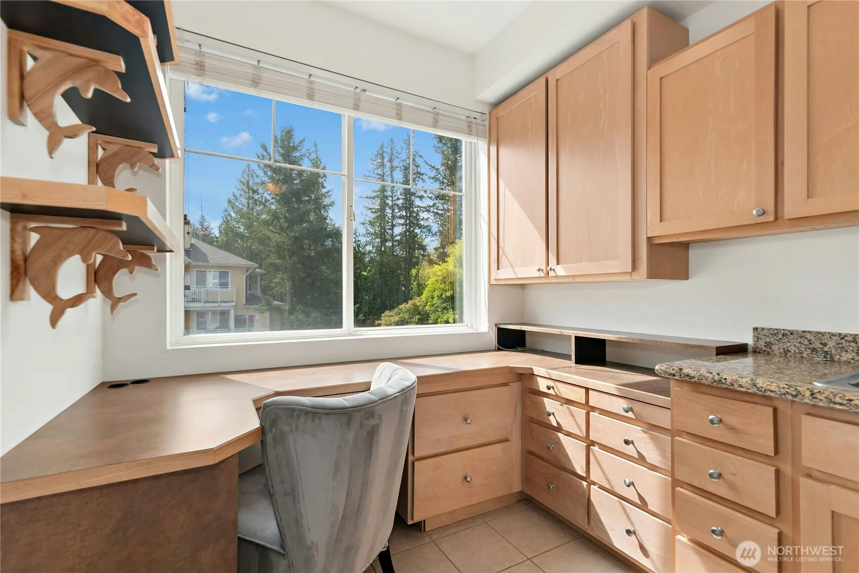 517 225th Lane NE #E202, Sammamish, WA 98074