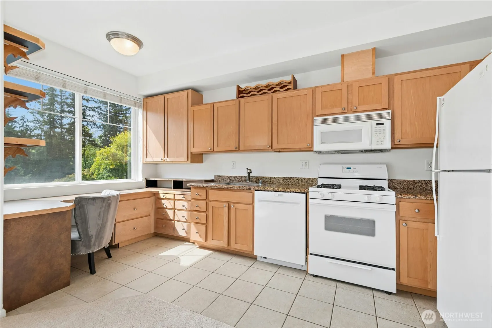 517 225th Lane NE #E202, Sammamish, WA 98074