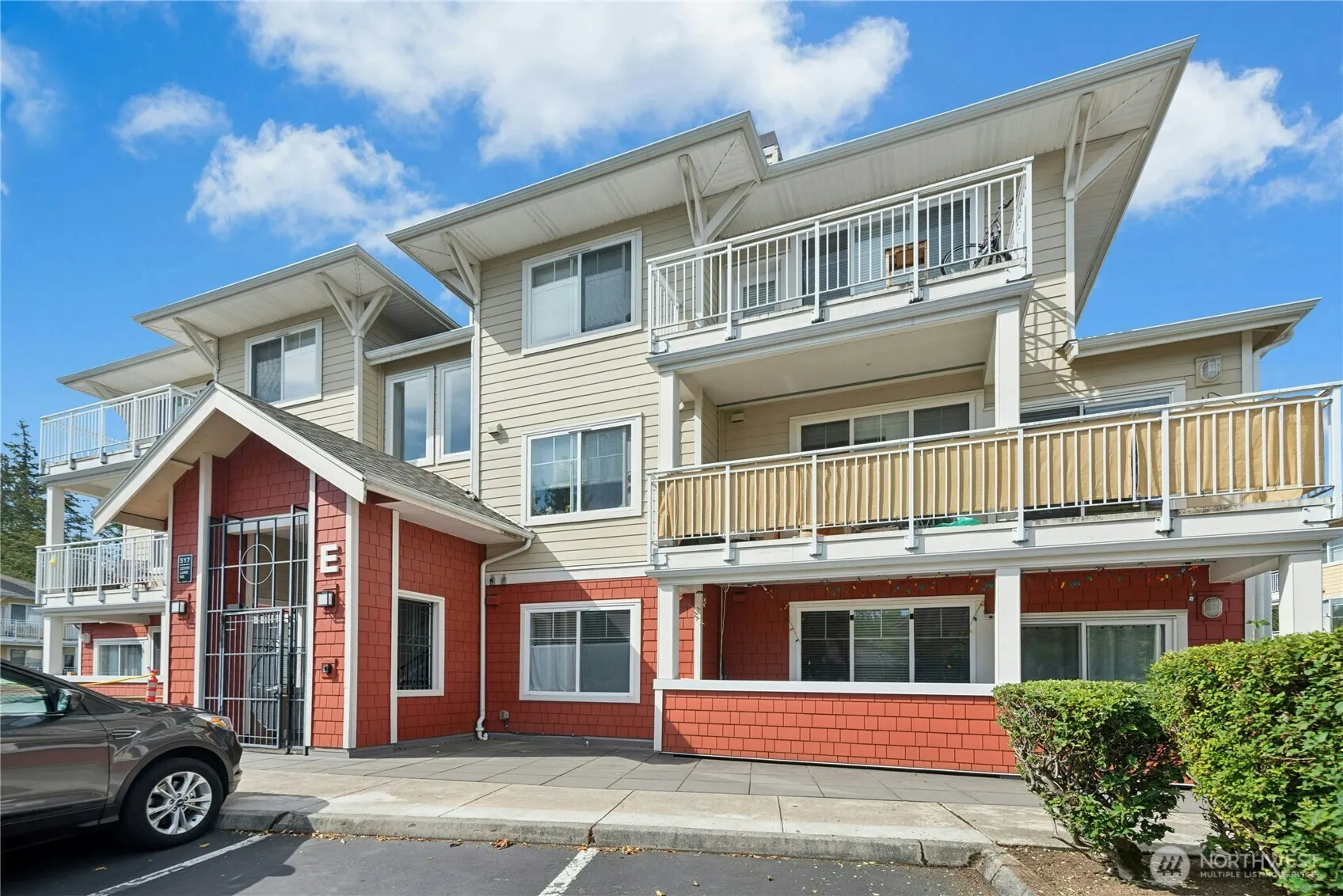517 225th Lane NE #E202, Sammamish, WA 98074