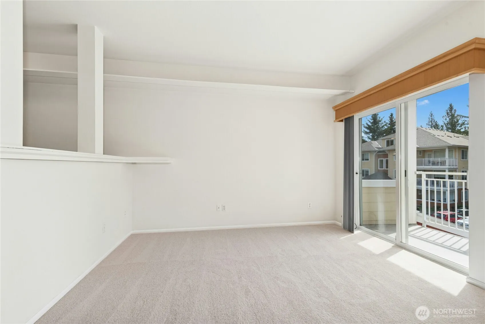 517 225th Lane NE #E202, Sammamish, WA 98074