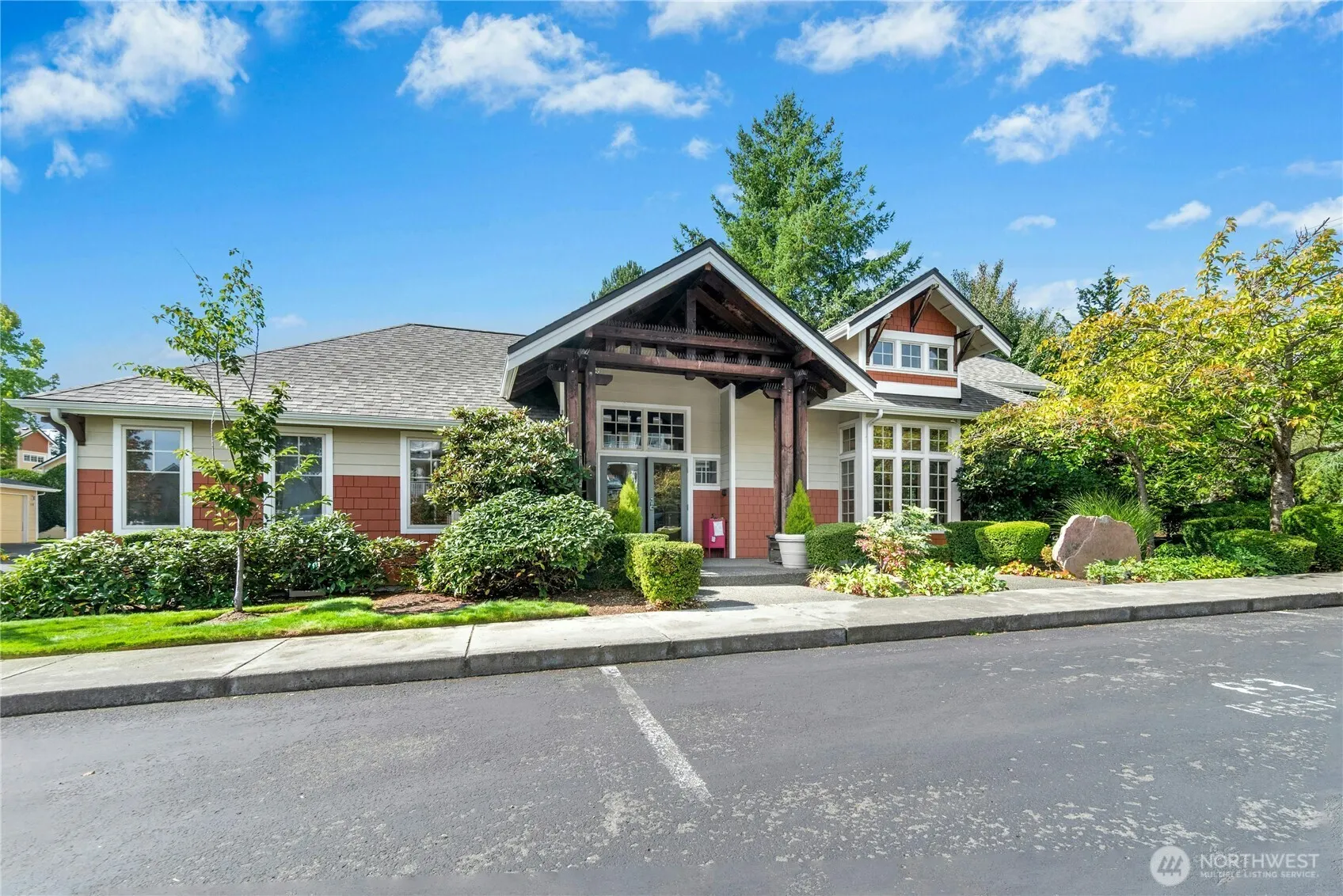 517 225th Lane NE #E202, Sammamish, WA 98074