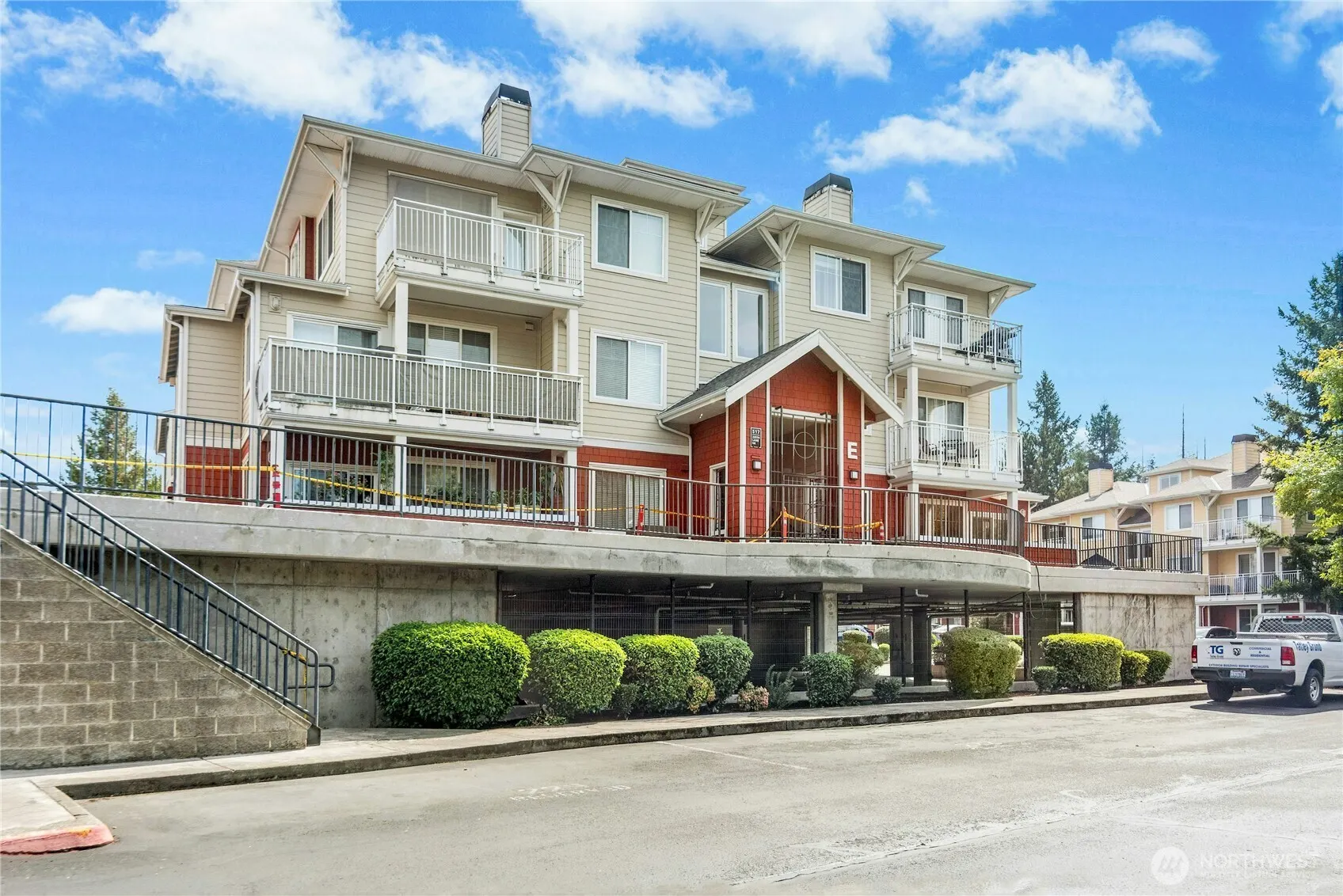 517 225th Lane NE #E202, Sammamish, WA 98074