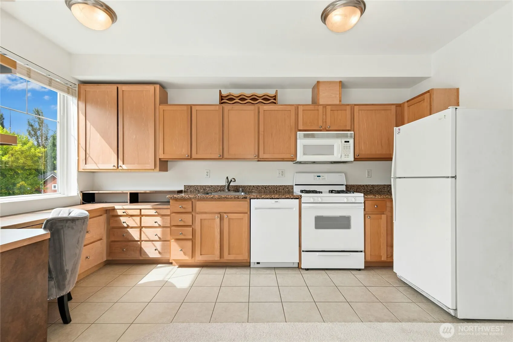 517 225th Lane NE #E202, Sammamish, WA 98074