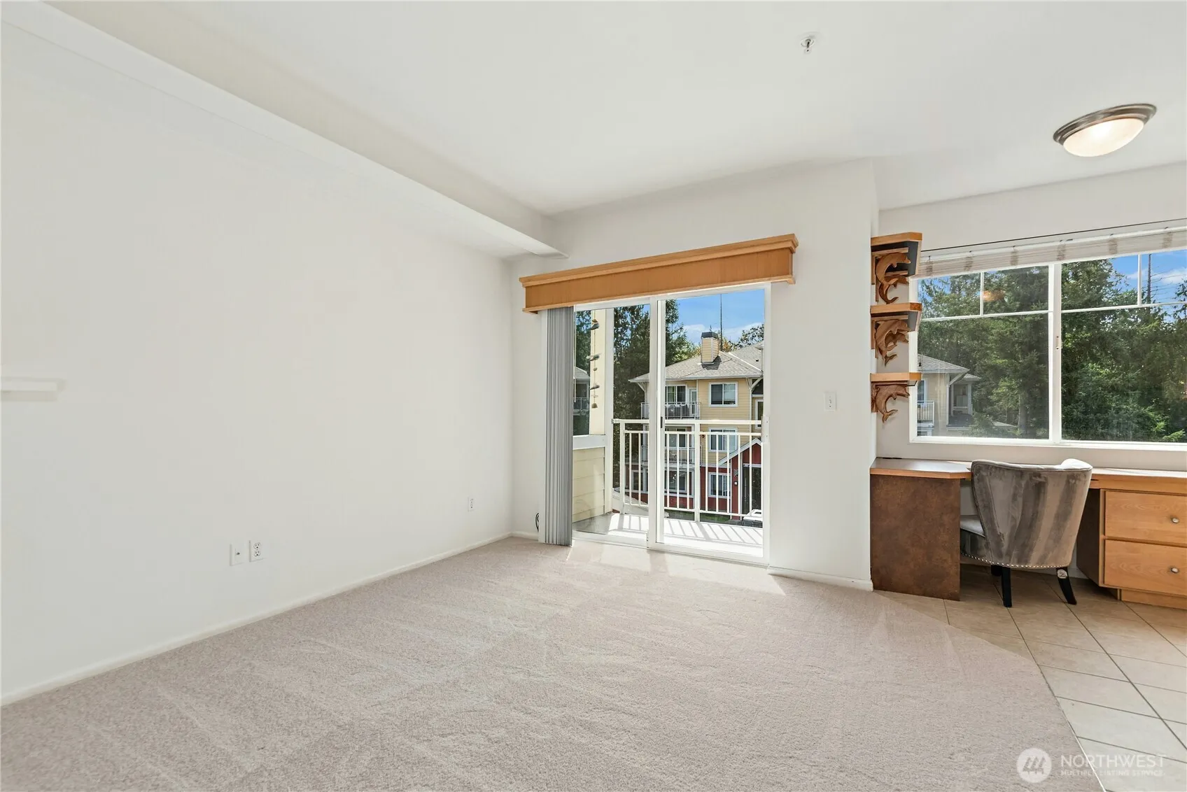 517 225th Lane NE #E202, Sammamish, WA 98074