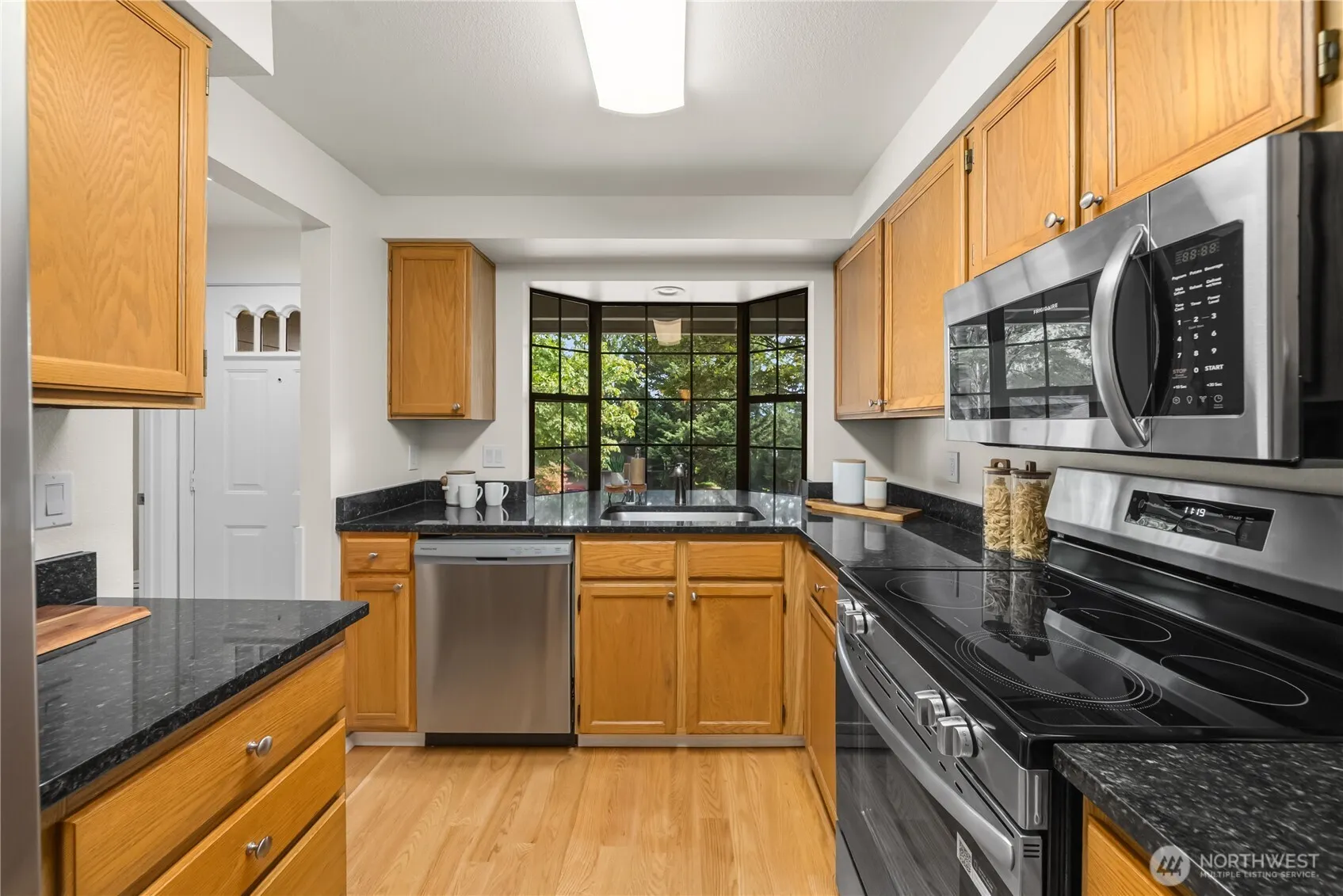 8615 139th Avenue NE, Redmond, WA 98052