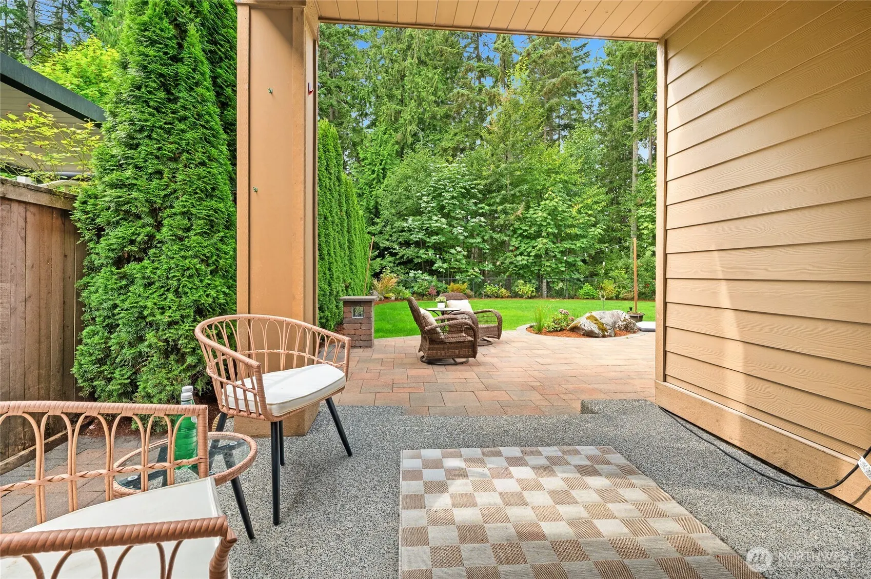 10711 Elliston Way NE, Redmond, WA 98053-5747