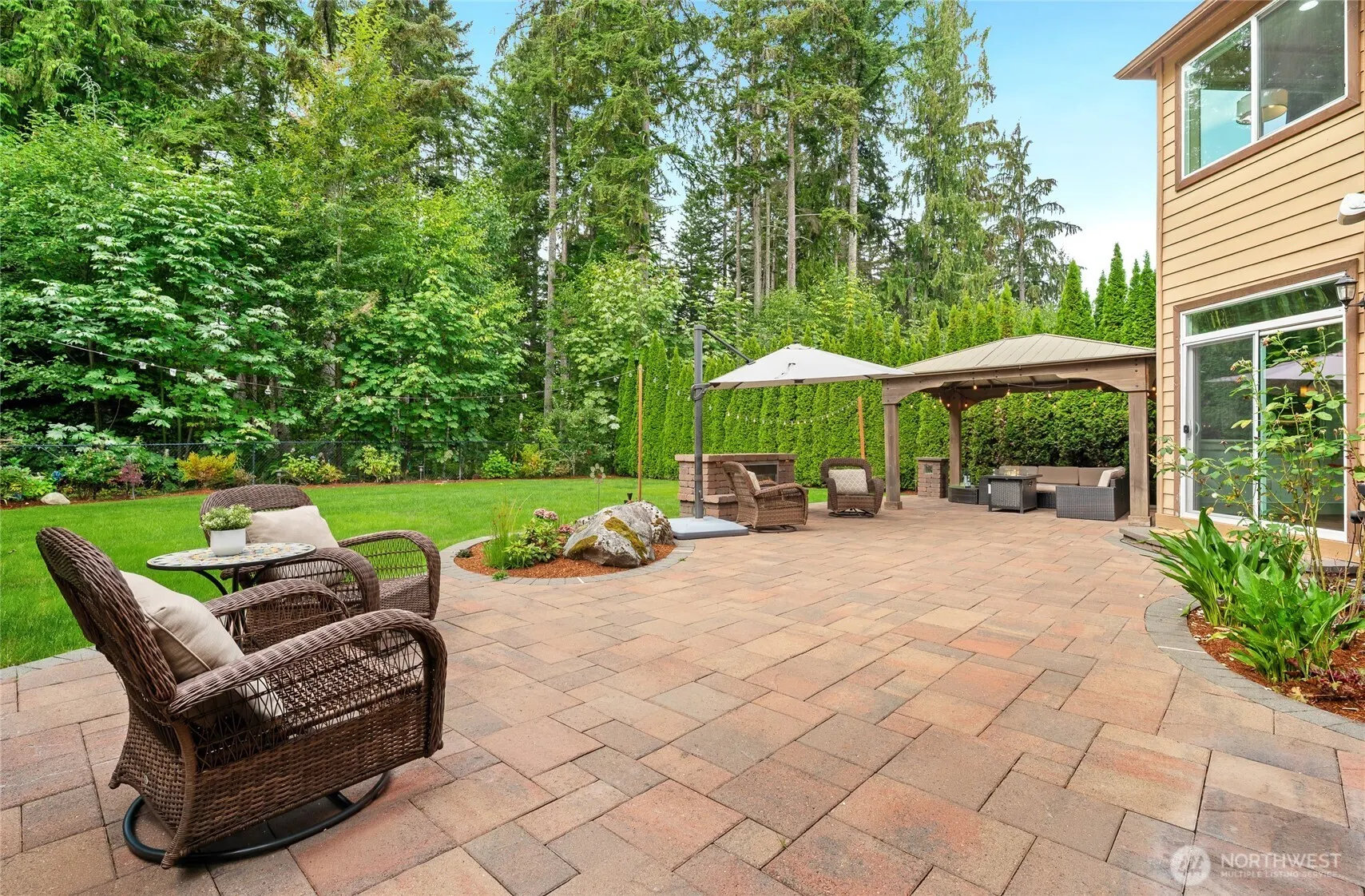 10711 Elliston Way NE, Redmond, WA 98053-5747