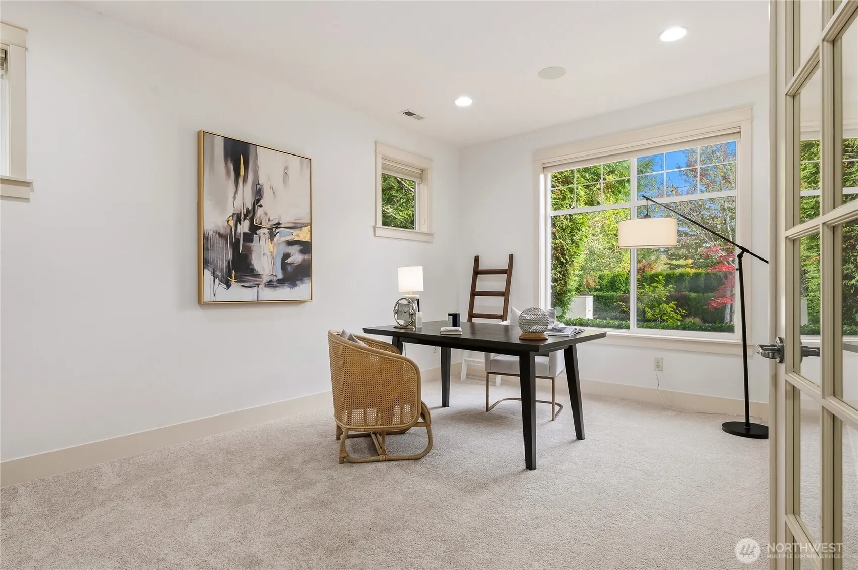 10711 Elliston Way NE, Redmond, WA 98053-5747