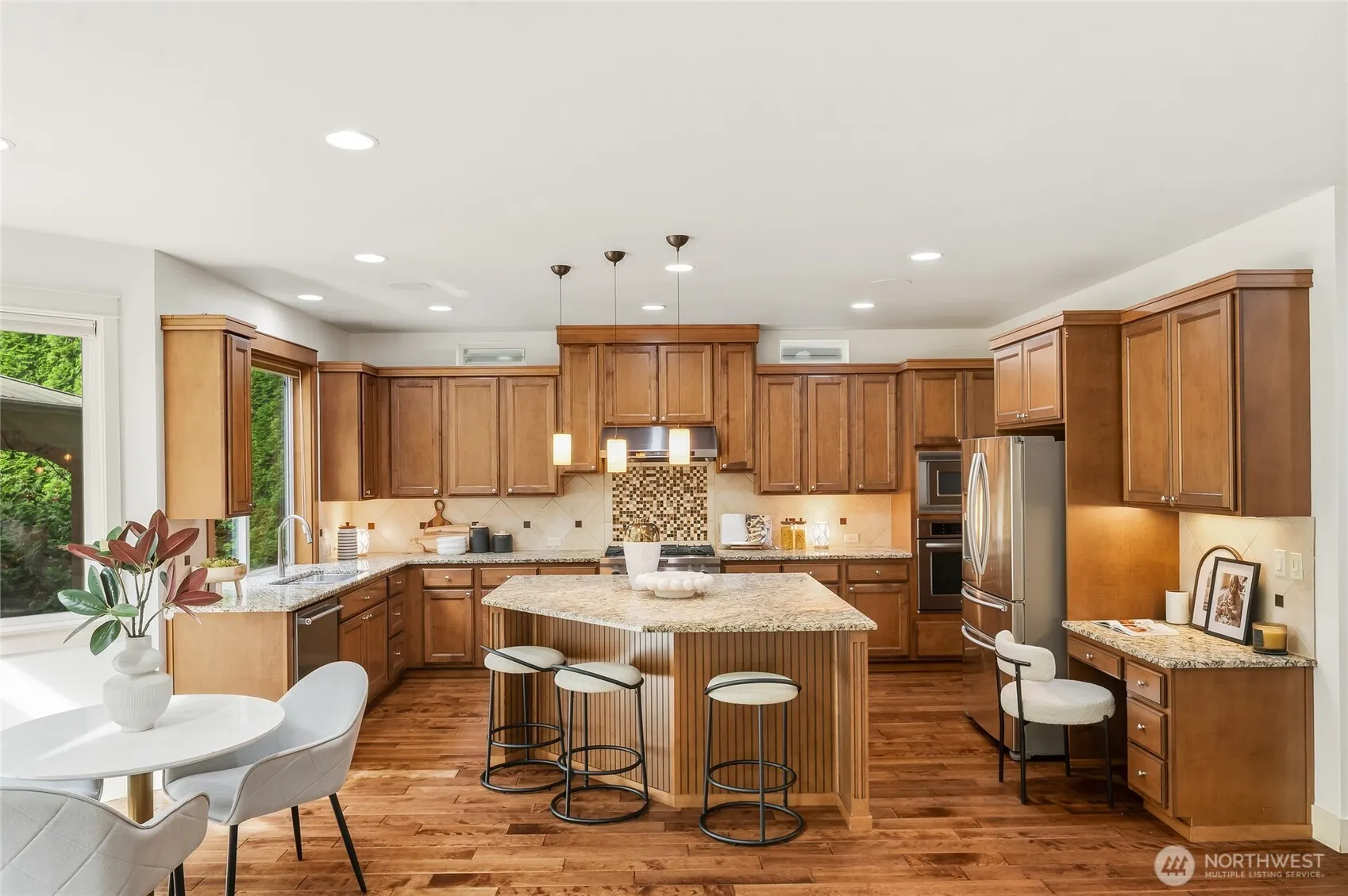 10711 Elliston Way NE, Redmond, WA 98053-5747