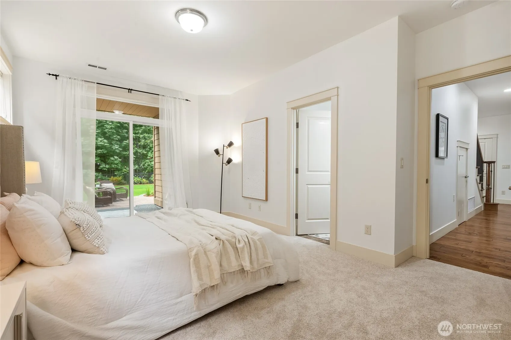 10711 Elliston Way NE, Redmond, WA 98053-5747