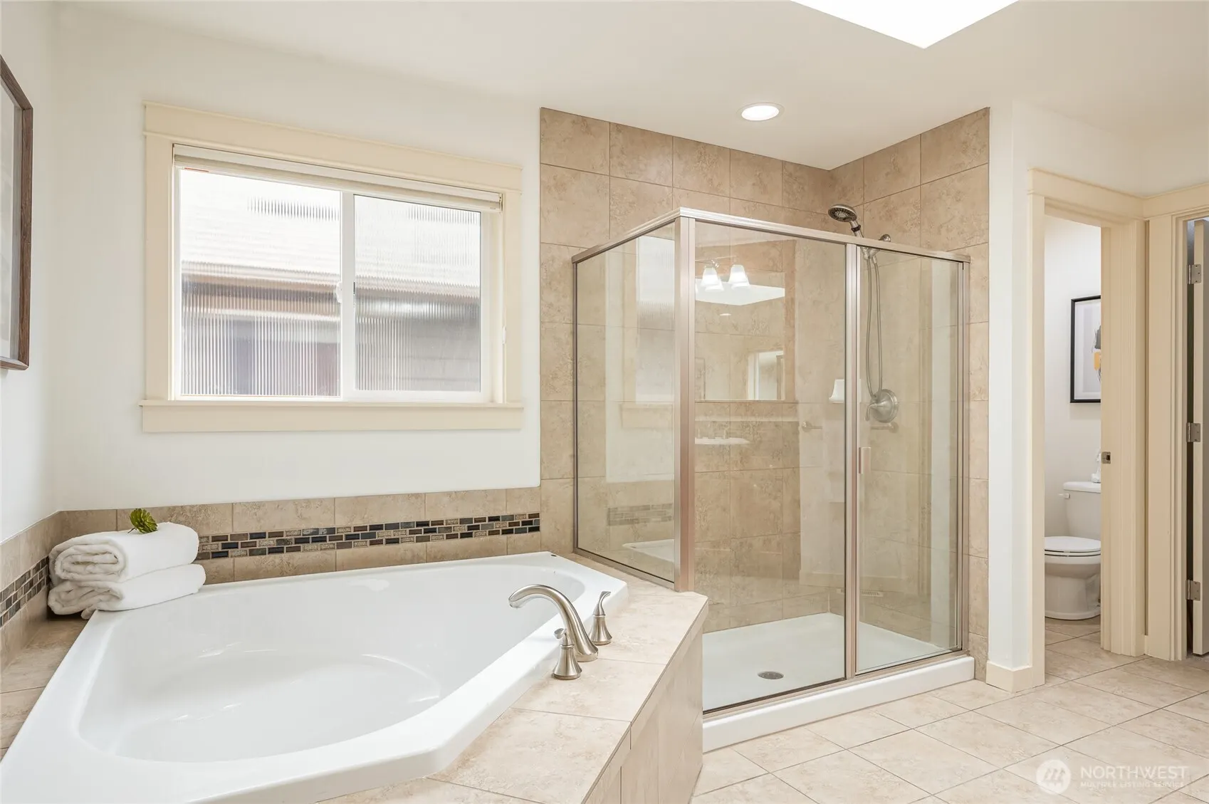10711 Elliston Way NE, Redmond, WA 98053-5747