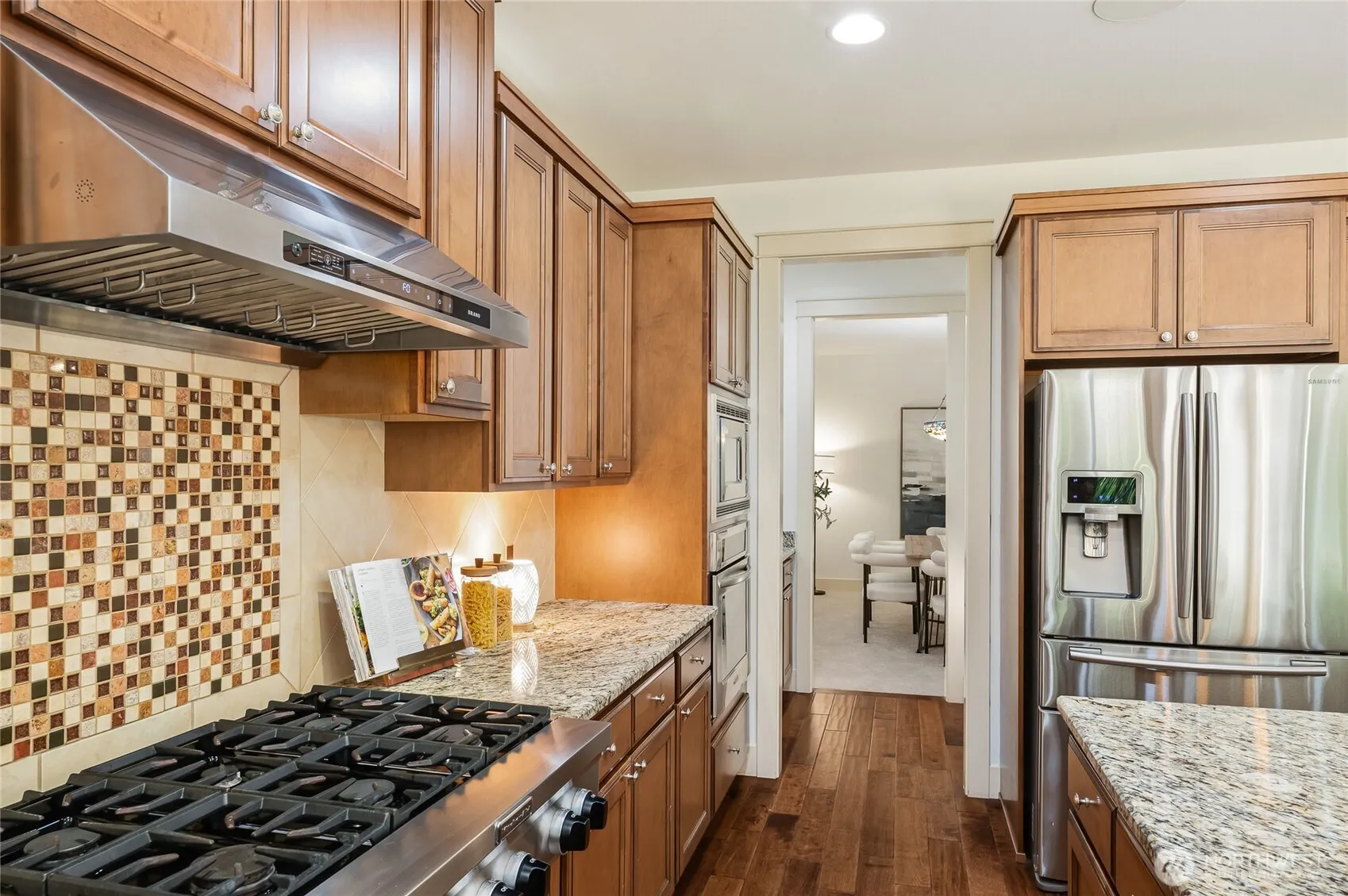 10711 Elliston Way NE, Redmond, WA 98053-5747