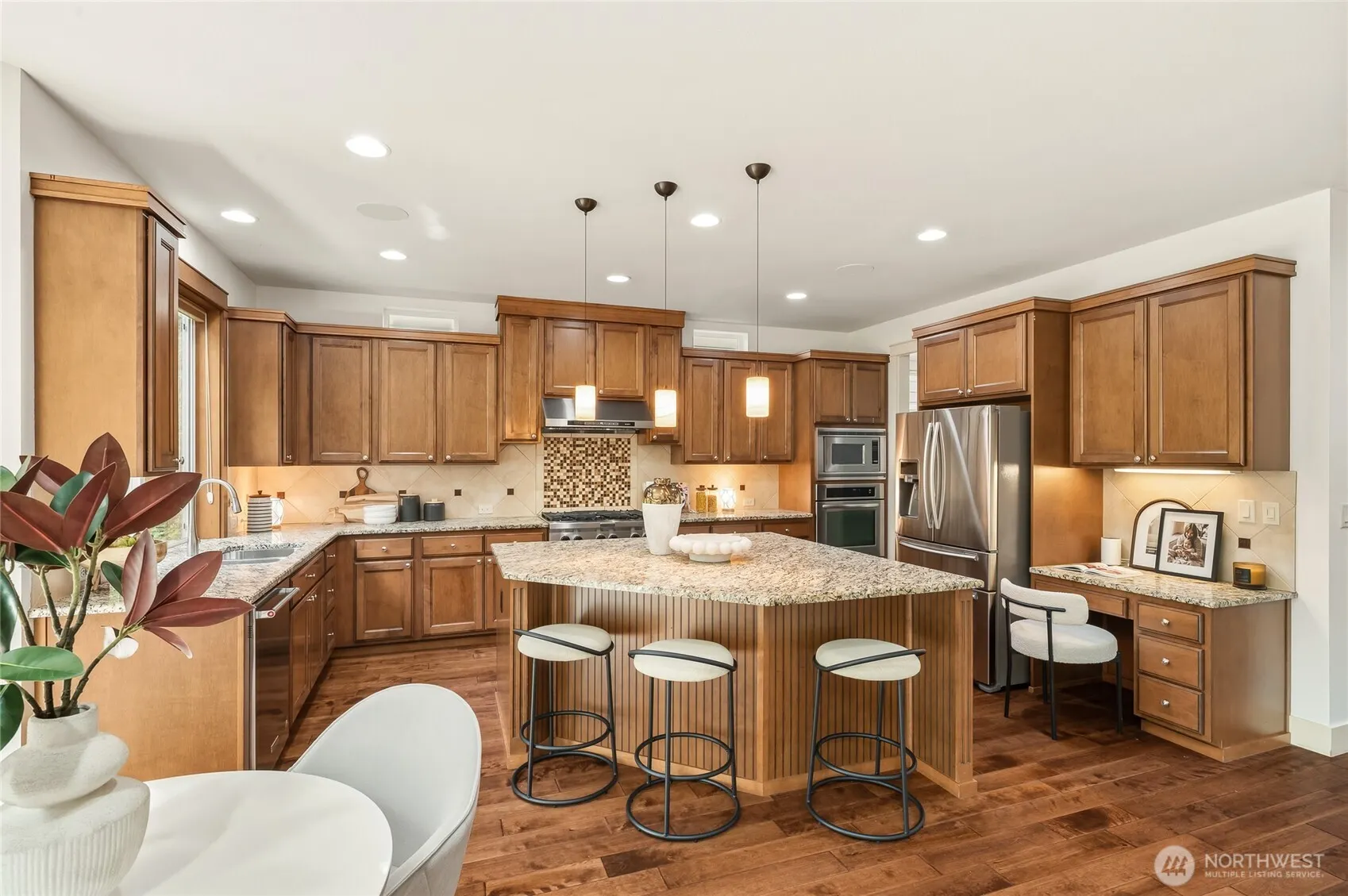 10711 Elliston Way NE, Redmond, WA 98053-5747