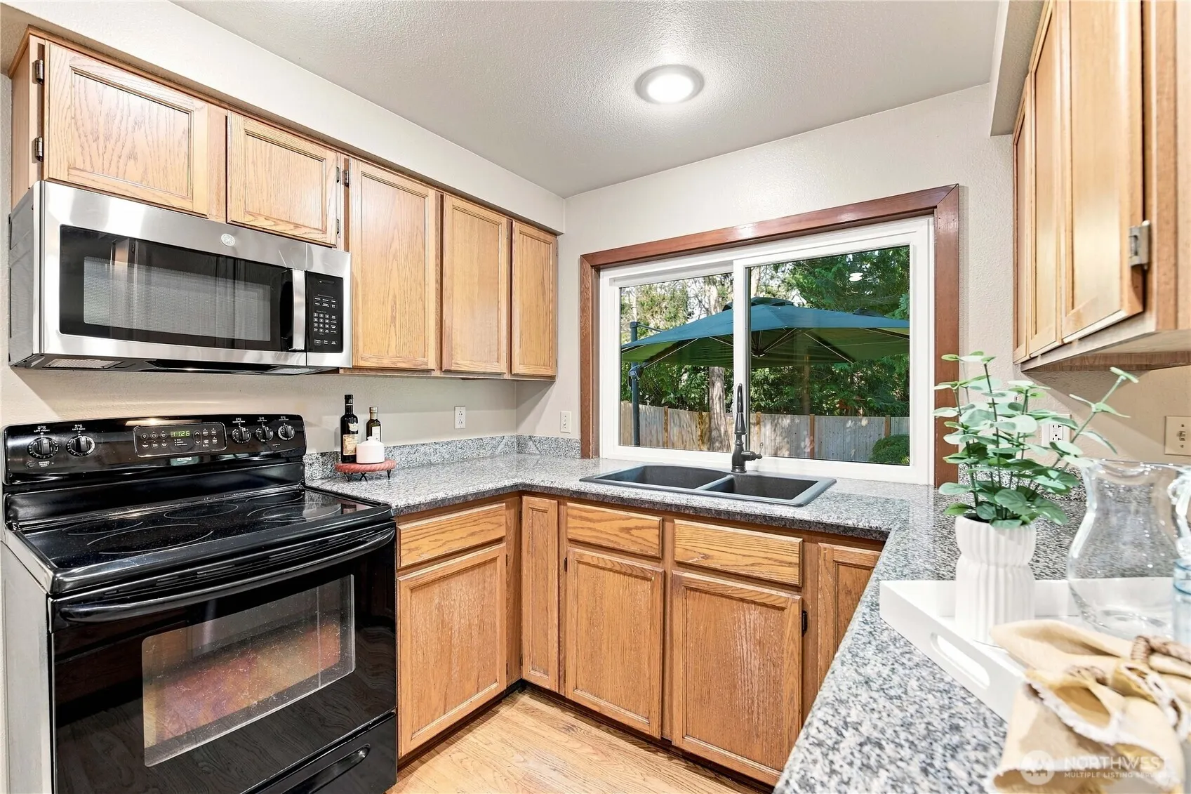 23424 NE 27th Street , Sammamish, WA 98074