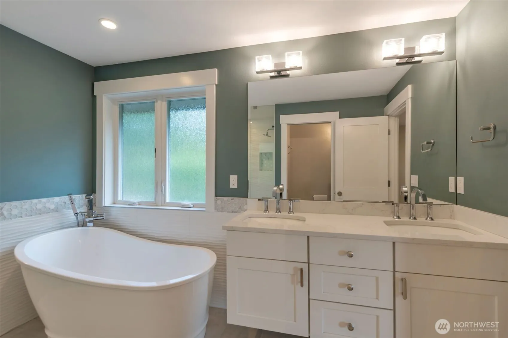 18828 156th Avenue NE, Woodinville, WA 98072