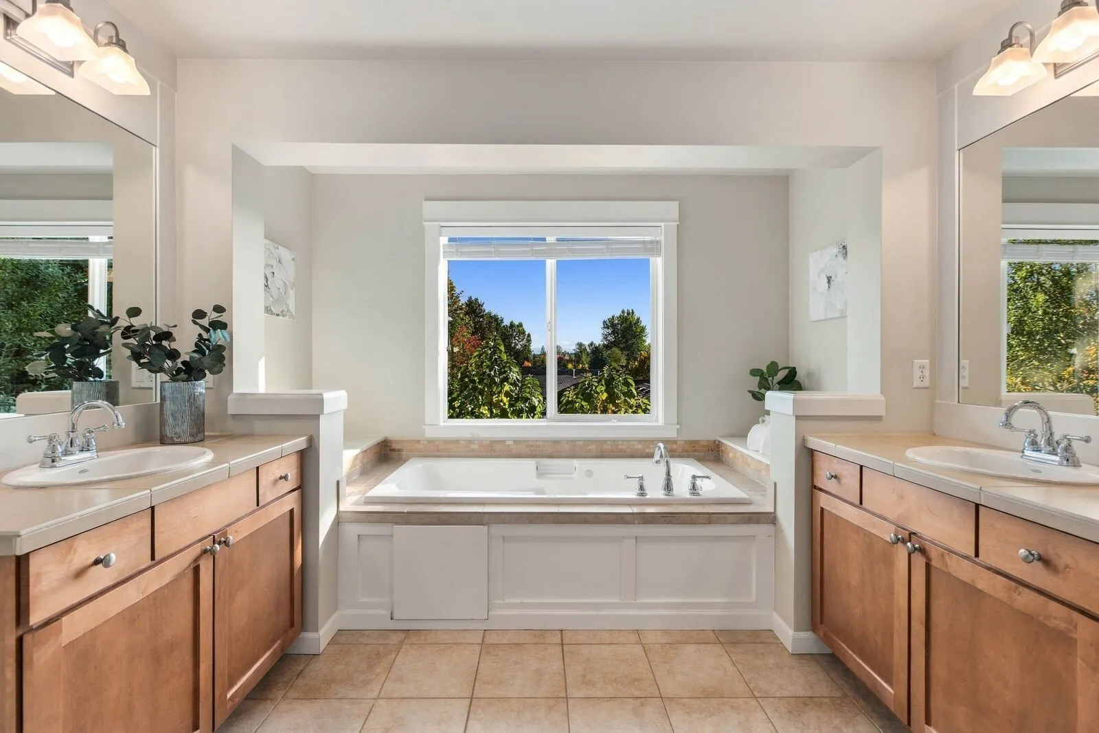 5621 NE 5th Court , Renton, WA 98059-8599