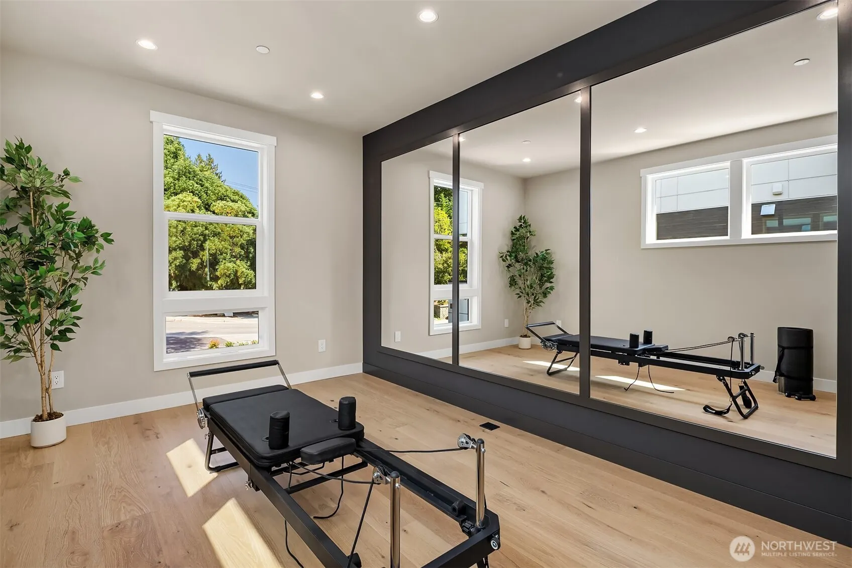 10217 NE 24th Street , Bellevue, WA 98004