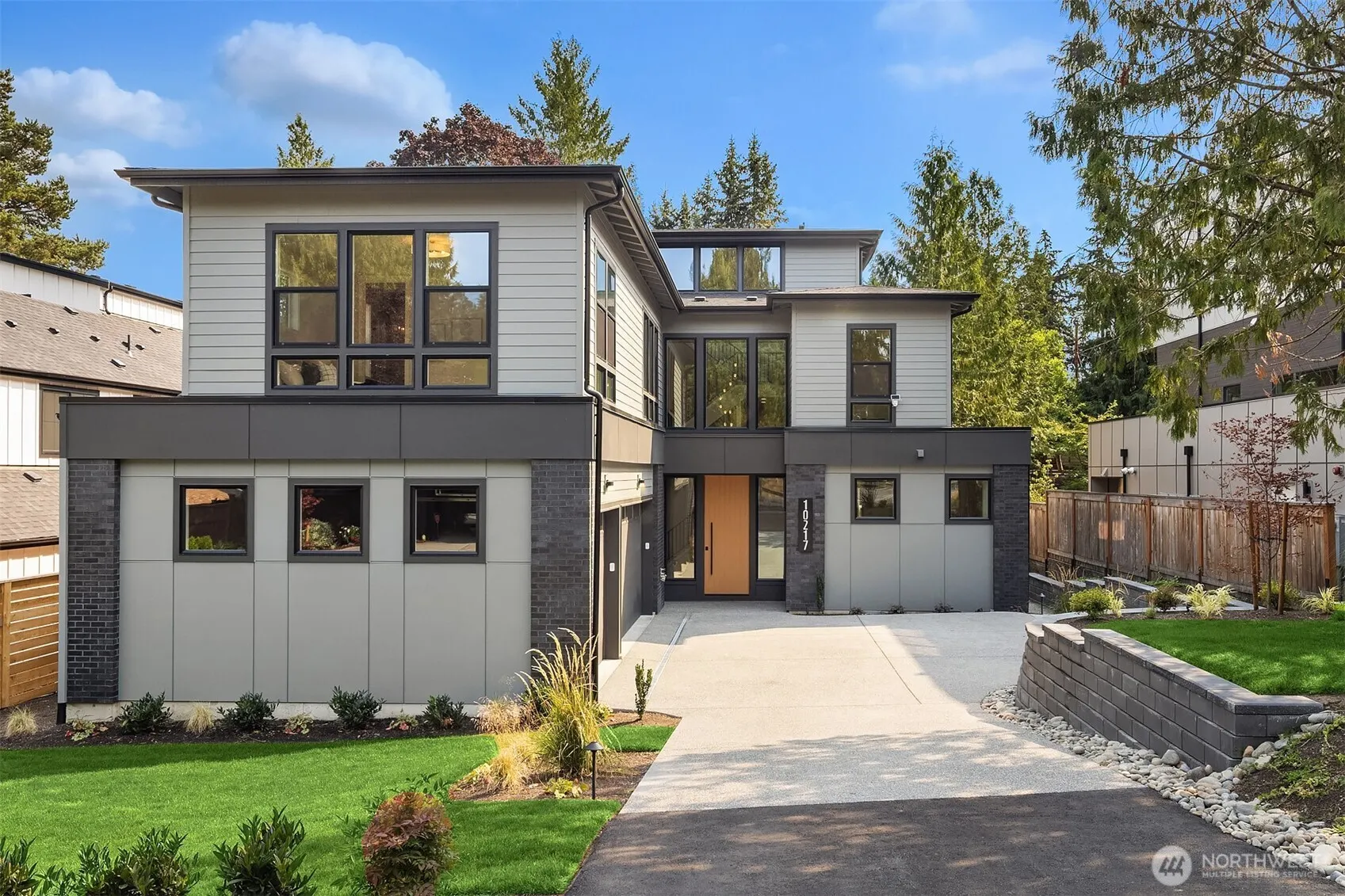 10217 NE 24th Street , Bellevue, WA 98004