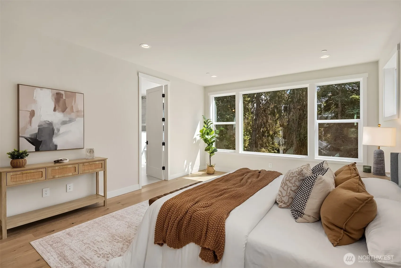 10217 NE 24th Street , Bellevue, WA 98004
