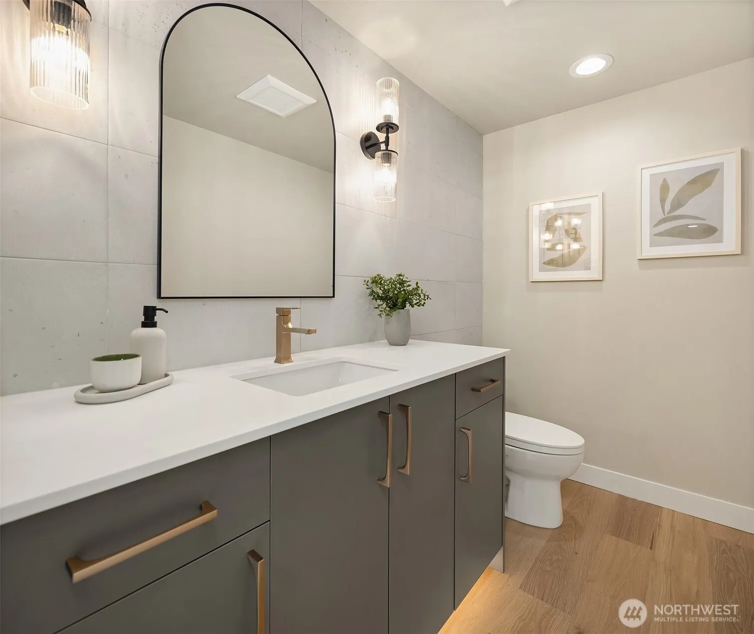 10217 NE 24th Street , Bellevue, WA 98004
