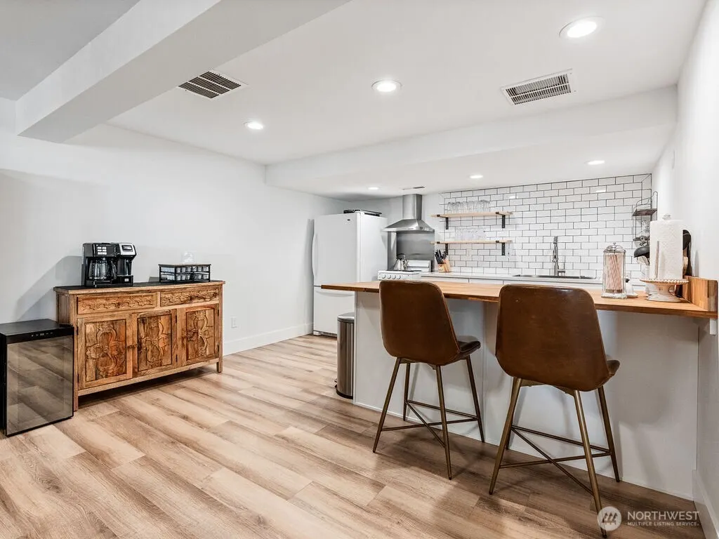 15620 NE 165th St , Woodinville, WA 98072