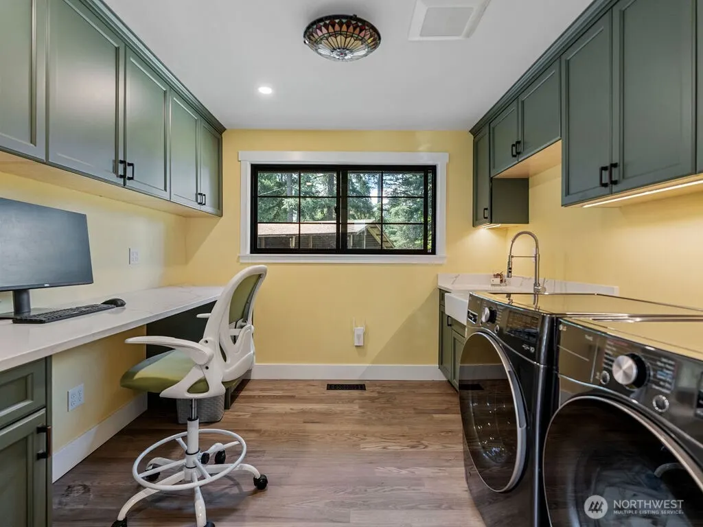 15620 NE 165th St , Woodinville, WA 98072