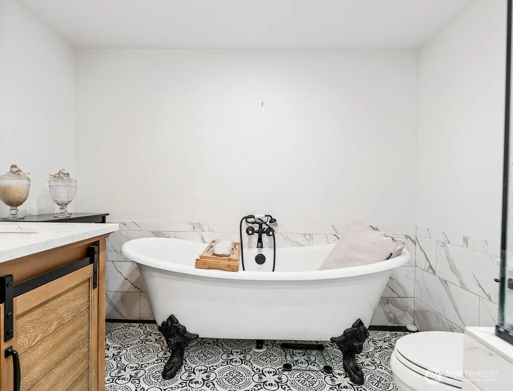 15620 NE 165th St , Woodinville, WA 98072