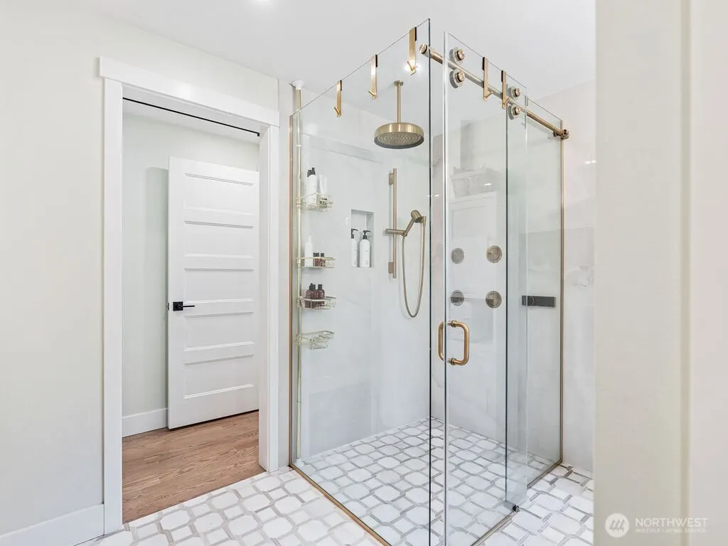 15620 NE 165th St , Woodinville, WA 98072